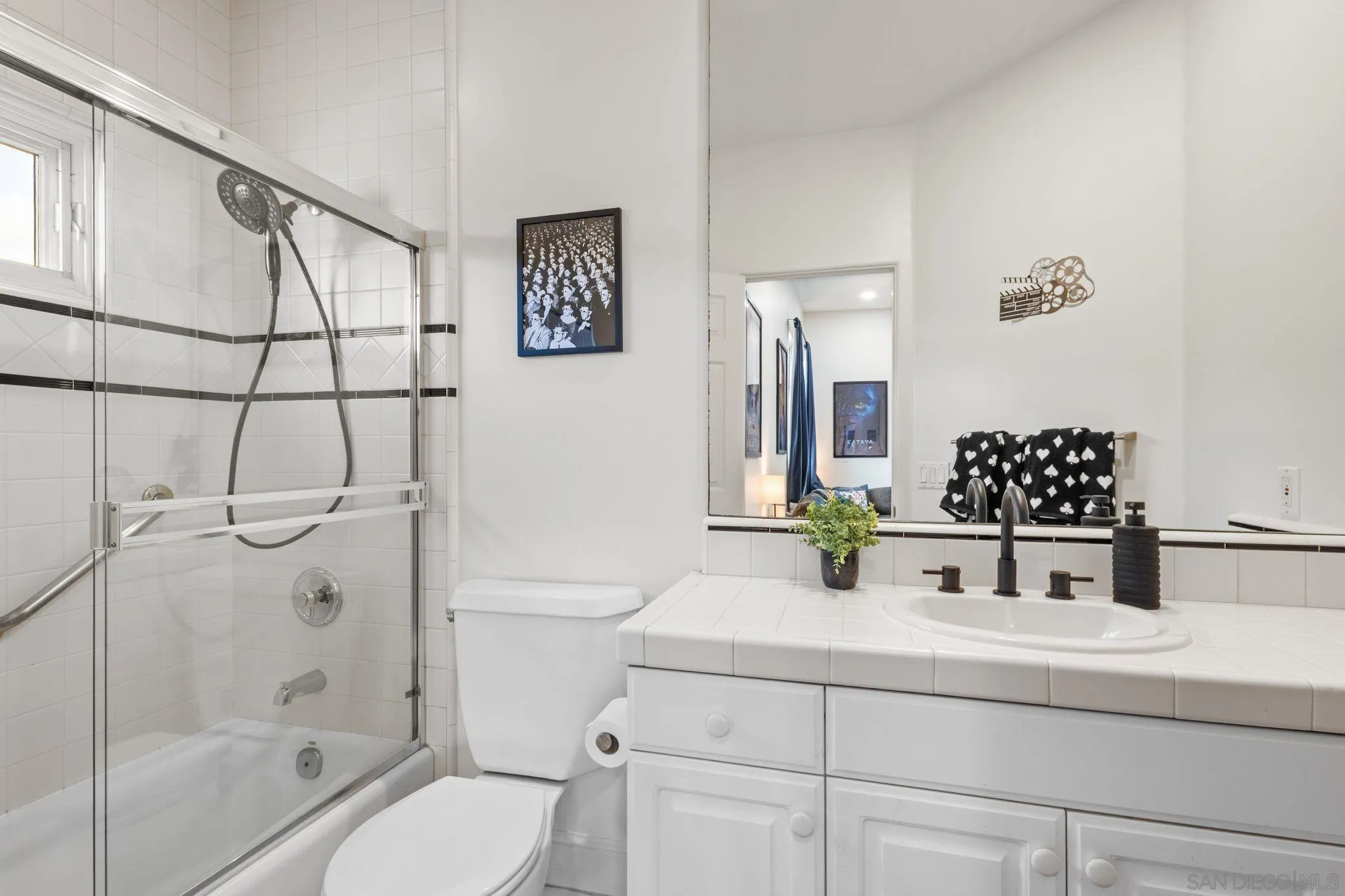 https://cdn.realtyfeed.com/cdn/127/260011351/a87f87b91de418f5aa09edbb2a3d77f0.webp