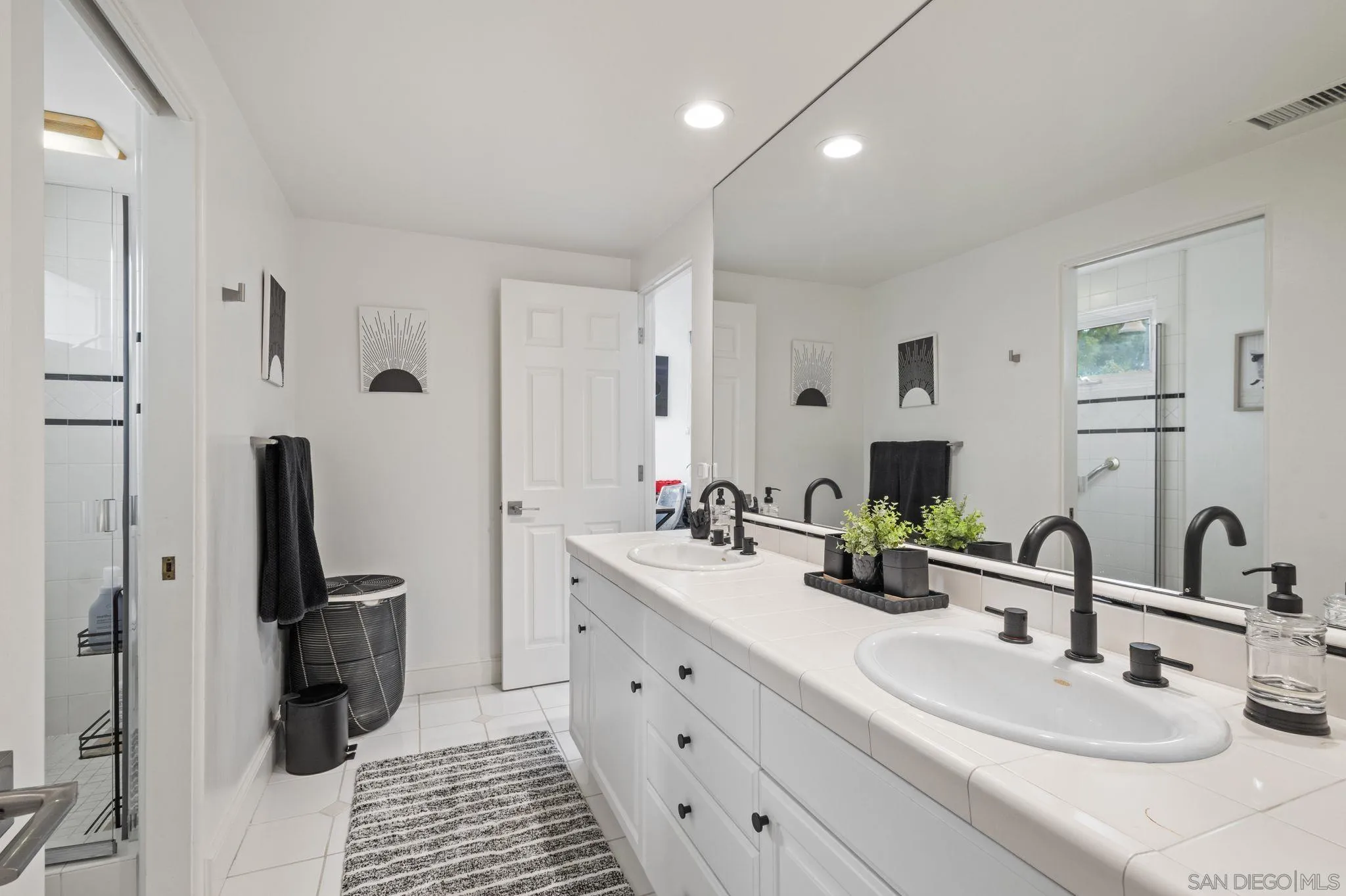 https://cdn.realtyfeed.com/cdn/127/260011351/b4a796855b596e60341f5b9e741a671f.webp