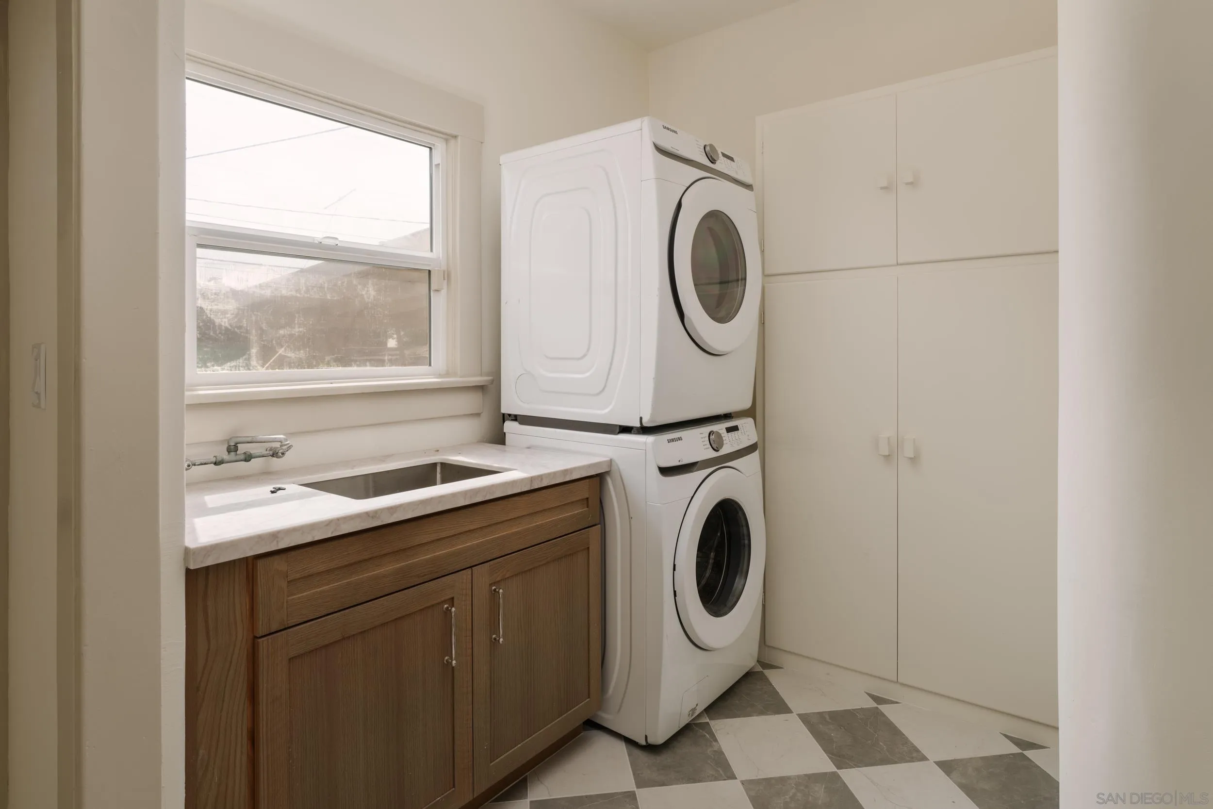 https://cdn.realtyfeed.com/cdn/127/260011353/2dd8bd987bb5453ff1f8cf2103f11874.webp