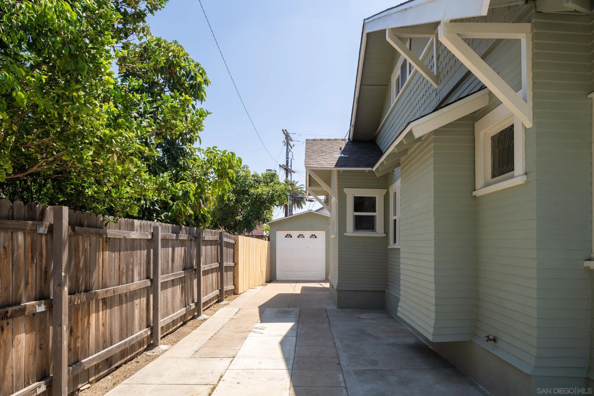 https://cdn.realtyfeed.com/cdn/127/260011353/5f883014bc18cc7c3b9bd4dc88b6774d.webp