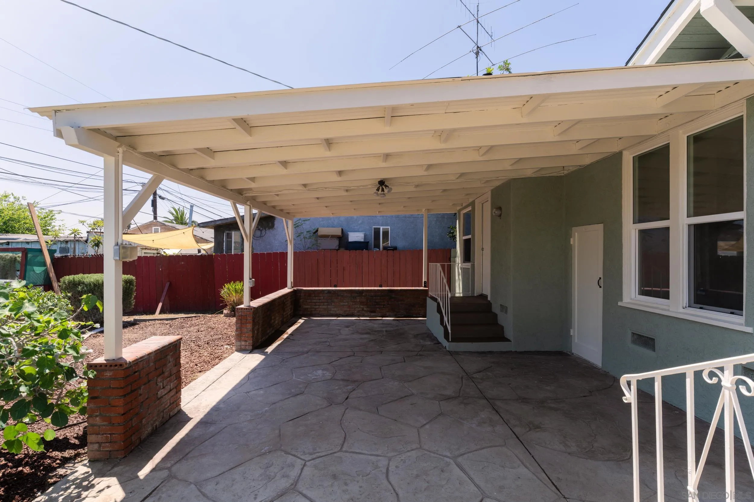 https://cdn.realtyfeed.com/cdn/127/260011353/77d6ddc3b125192136ec02075d351cc1.webp