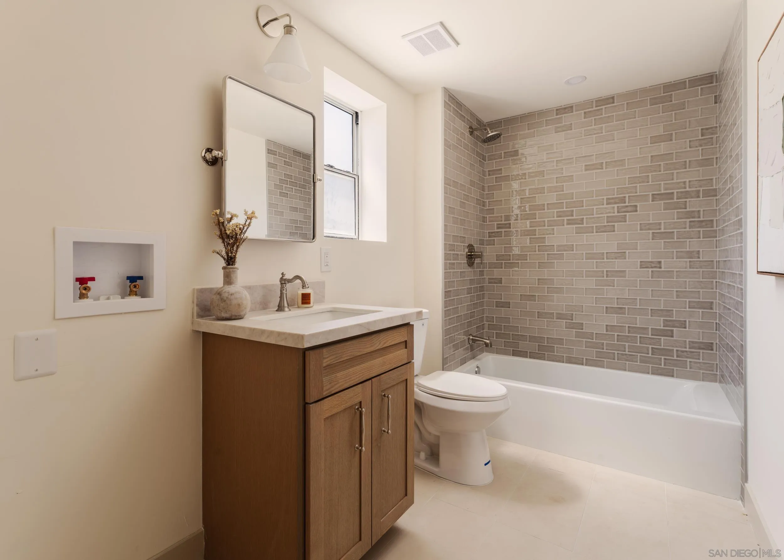 https://cdn.realtyfeed.com/cdn/127/260011353/7f1248c6cf3da5f0cd8d170372e69bf6.webp