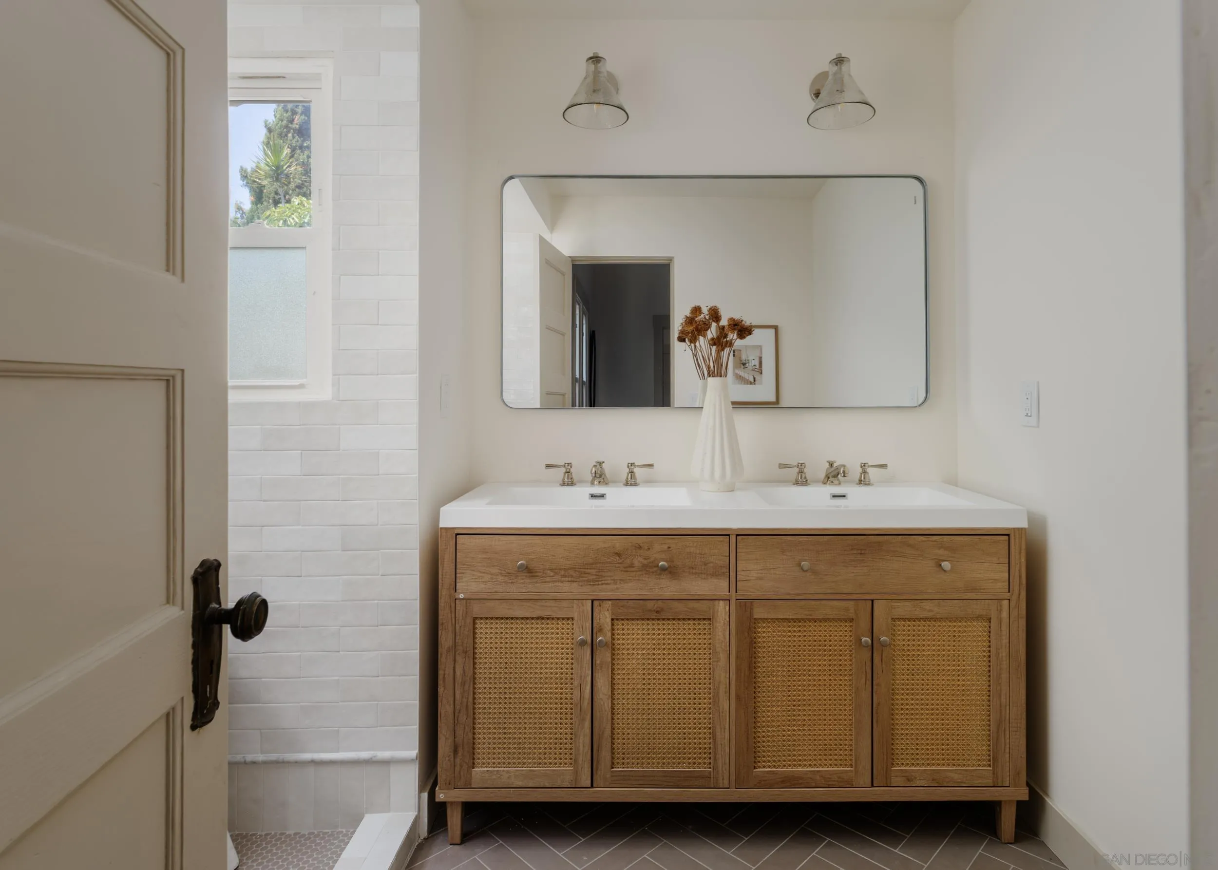 https://cdn.realtyfeed.com/cdn/127/260011353/8c0843355d79d29139dd40a32f015c7f.webp
