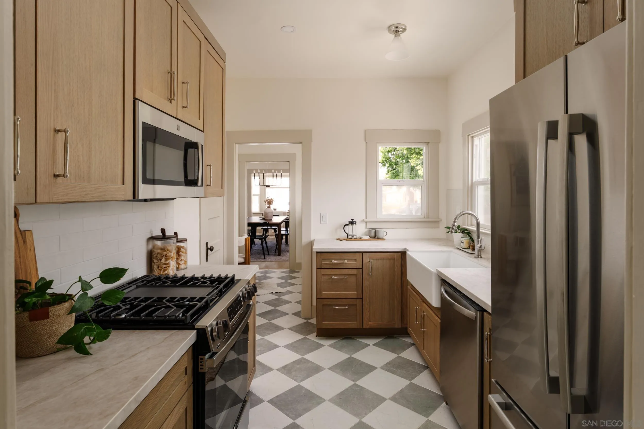https://cdn.realtyfeed.com/cdn/127/260011353/987ebba6d1edf9bb02dfc2024e67f036.webp