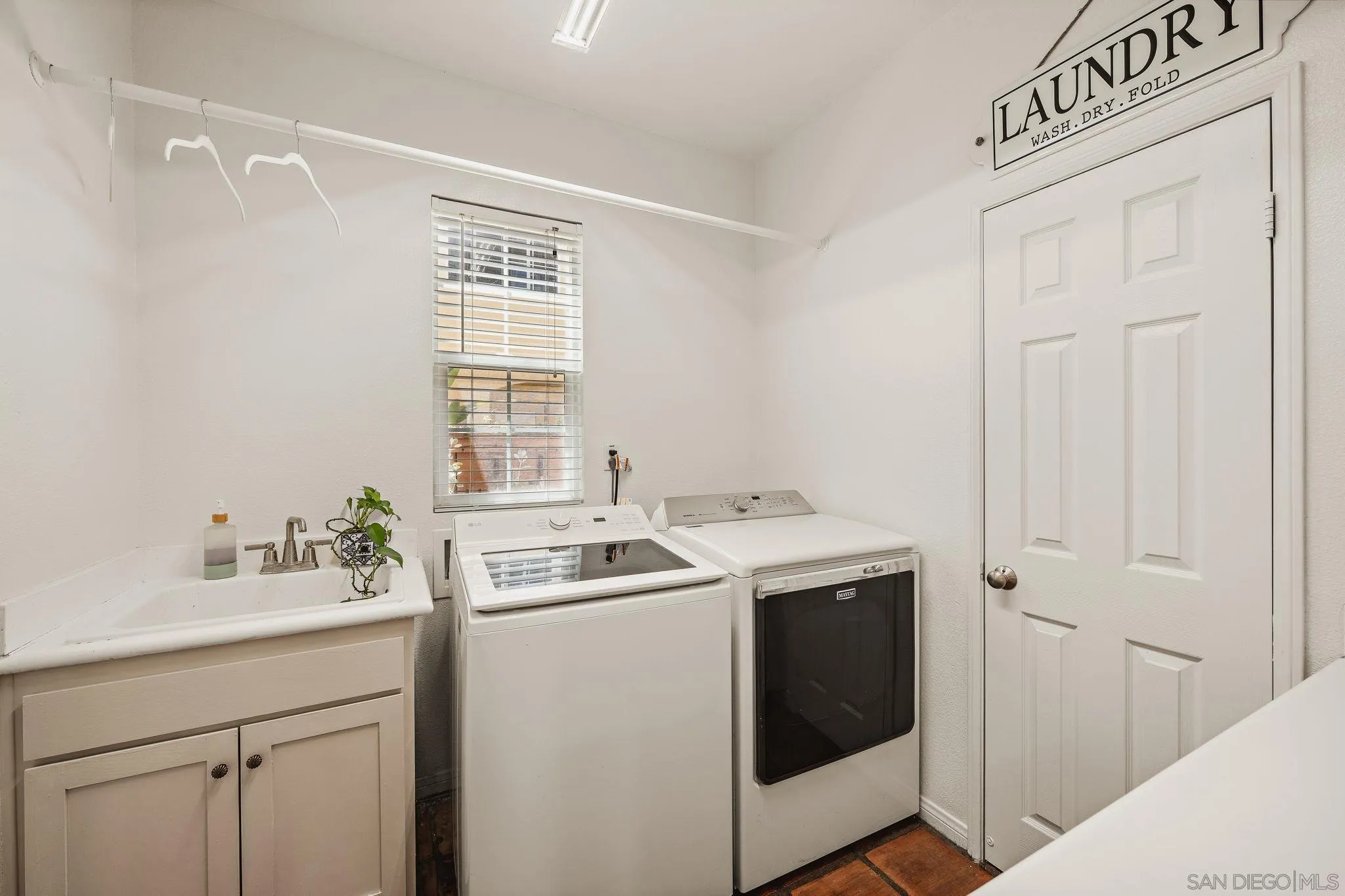 https://cdn.realtyfeed.com/cdn/127/260011358/098d21860f5f9ed1ea60830484eb682d.webp