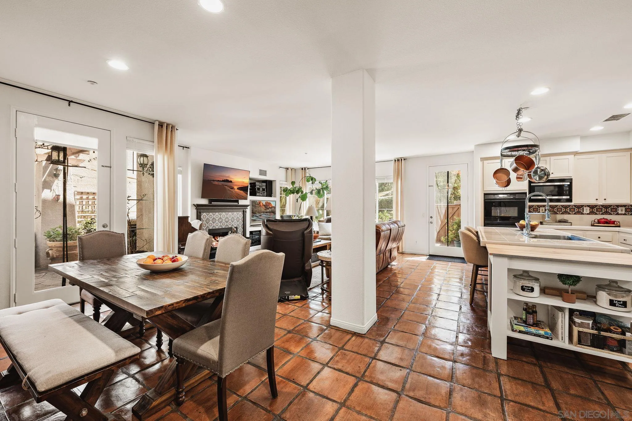 https://cdn.realtyfeed.com/cdn/127/260011358/65665364fc116dbcfb342cd880cb586b.webp