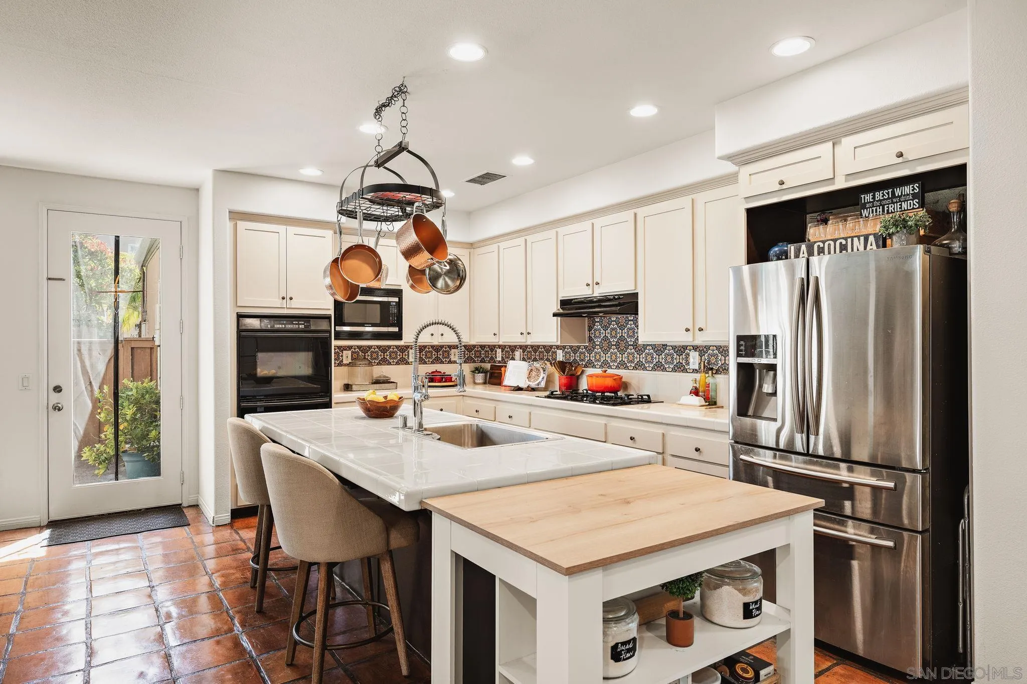 https://cdn.realtyfeed.com/cdn/127/260011358/6d56b739ed48b75e9ced462a46e1e9fc.webp