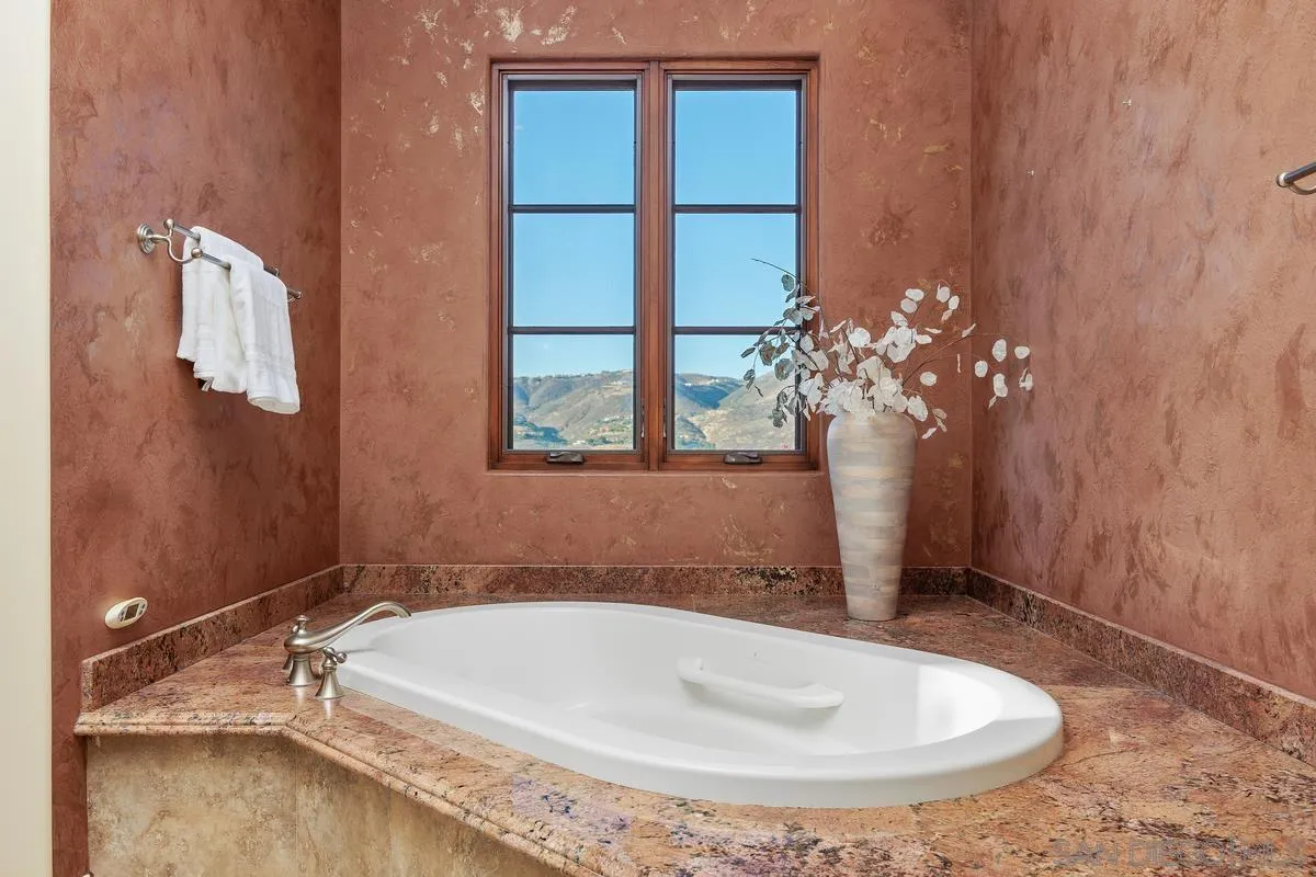 https://cdn.realtyfeed.com/cdn/127/260011360/2e2e60ba211178c9f81569e8eb69fbfb.webp
