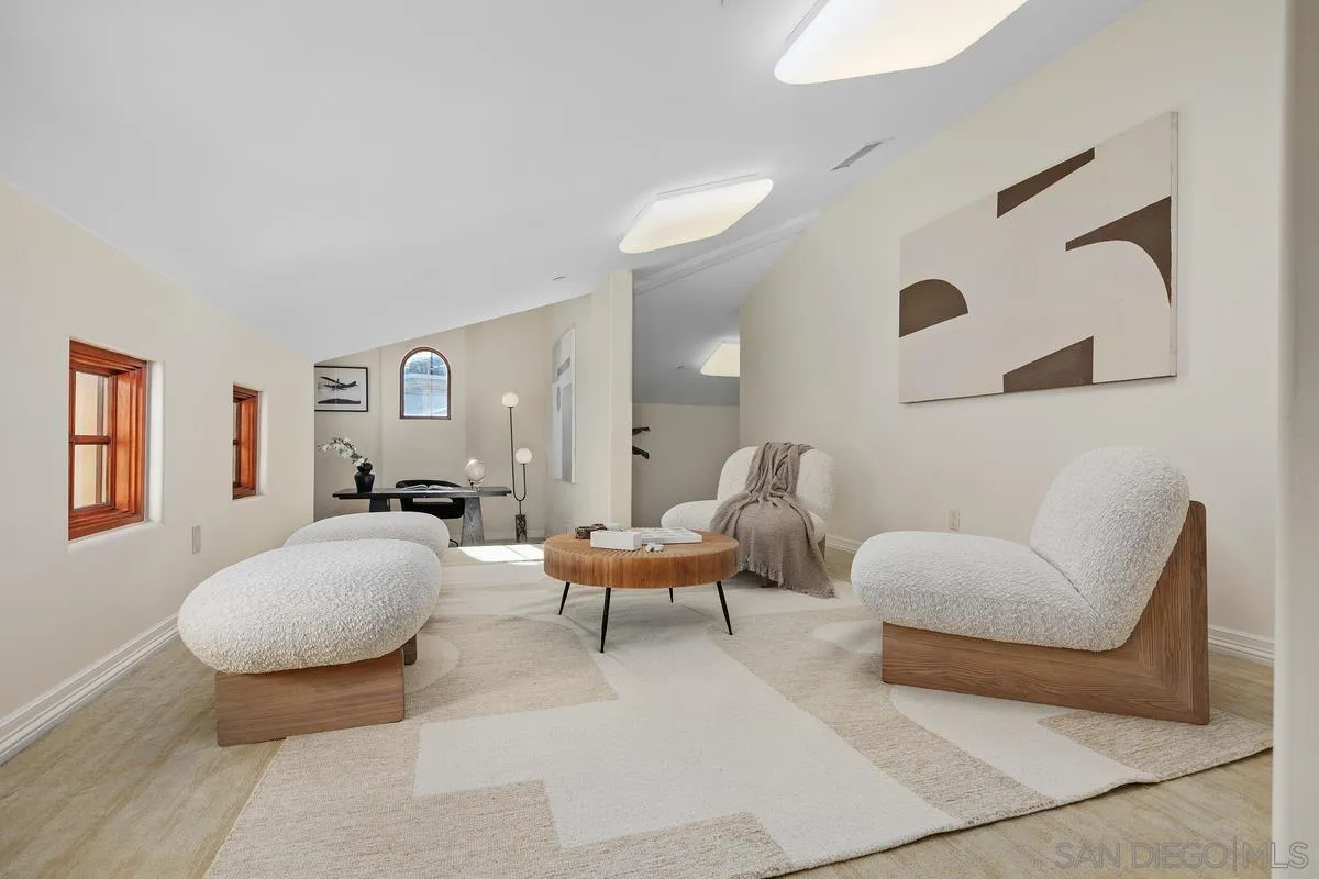 https://cdn.realtyfeed.com/cdn/127/260011360/99cabc72bf161c180eea82566f8dda20.webp