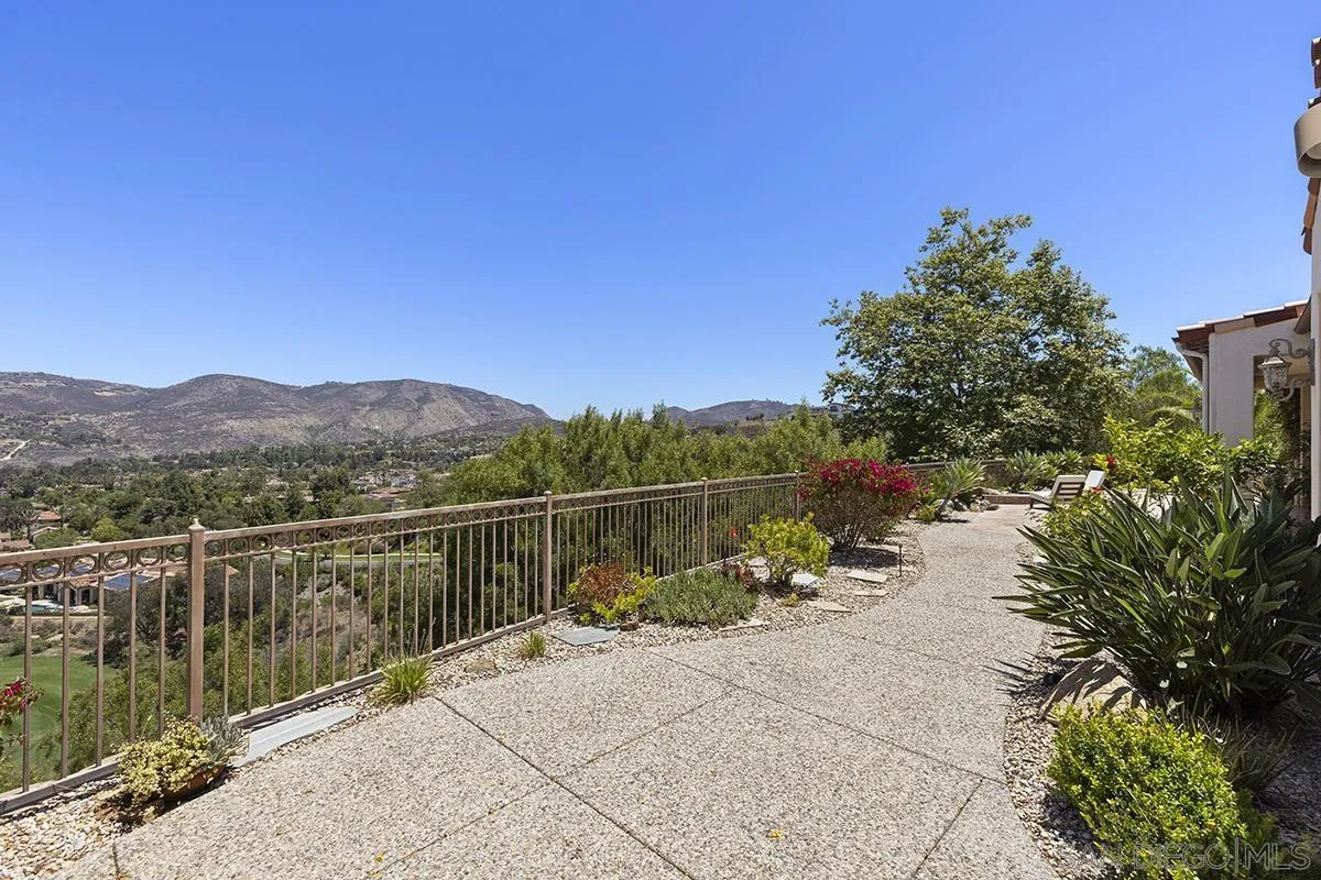 https://cdn.realtyfeed.com/cdn/127/260011360/f5a681f94bdb8b9f3ac316f30ea0d58a.webp