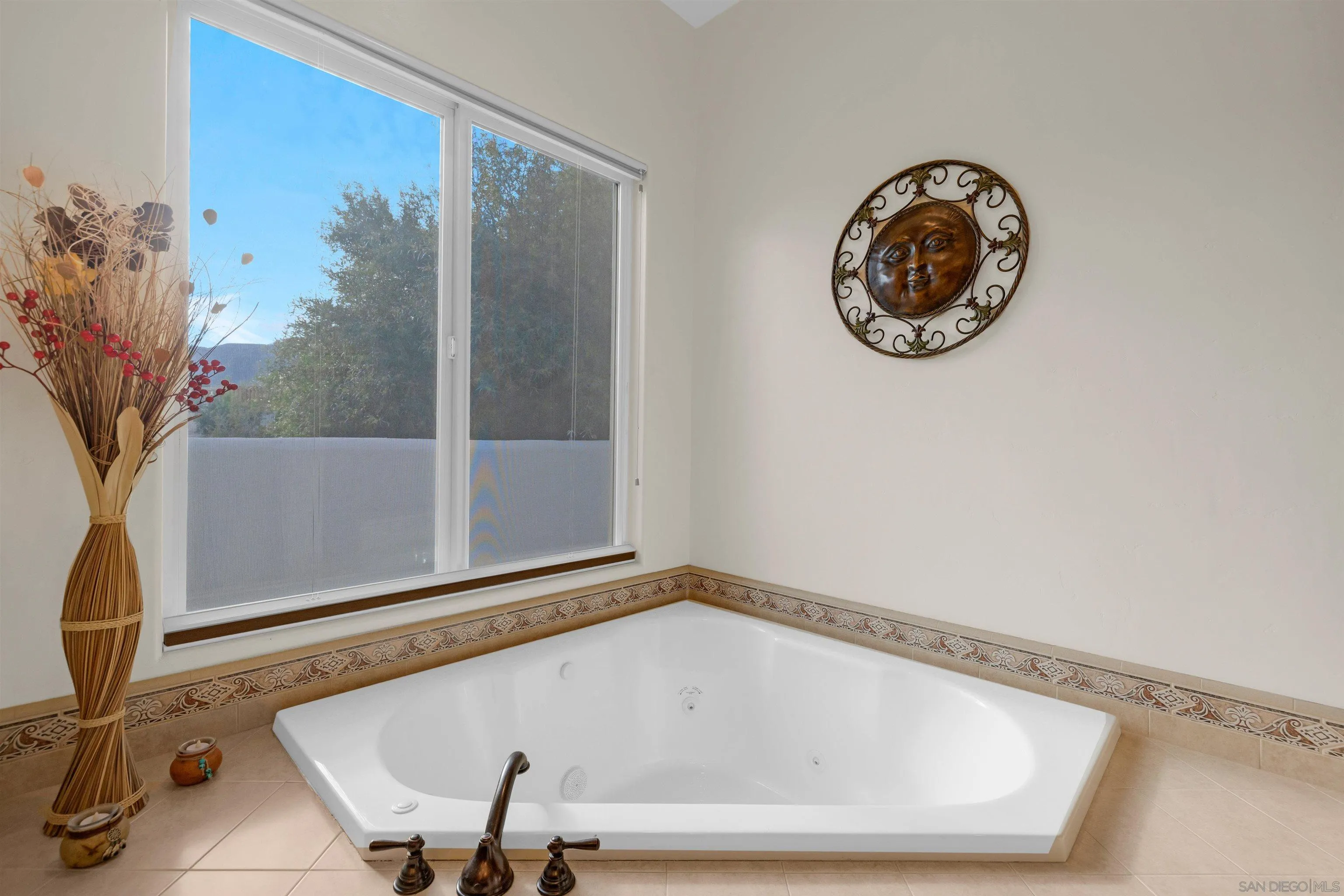 https://cdn.realtyfeed.com/cdn/127/260011361/171d089608593e4d2fac2834b65e4061.webp
