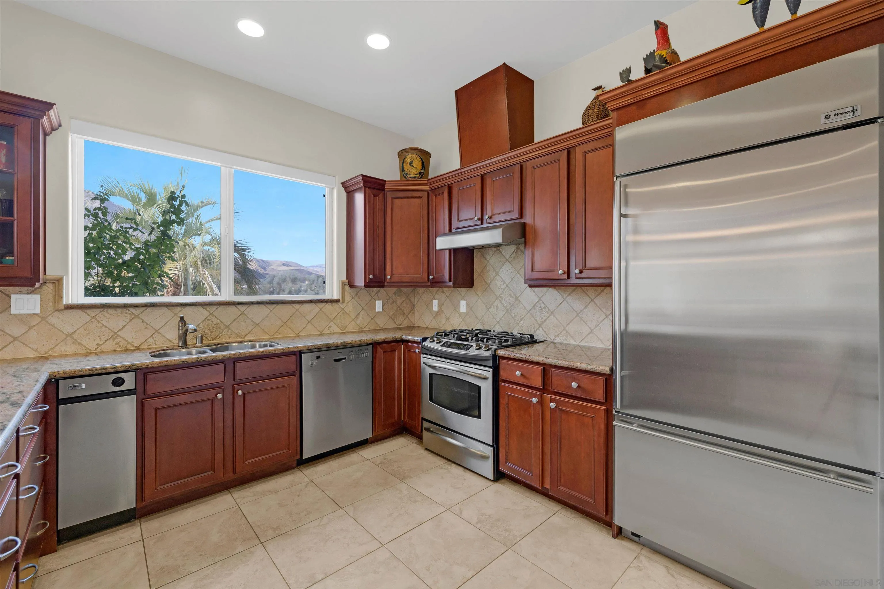 https://cdn.realtyfeed.com/cdn/127/260011361/22833eaab53f4abefcb35f575a8ed7fc.webp