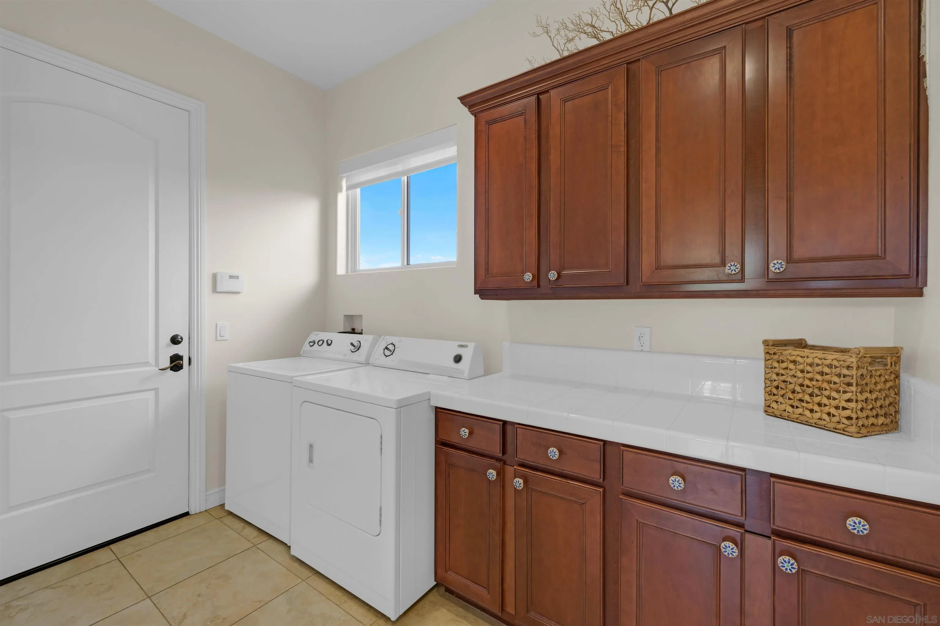 https://cdn.realtyfeed.com/cdn/127/260011361/982ace6c6f43ad466681604b96e8ab82.webp
