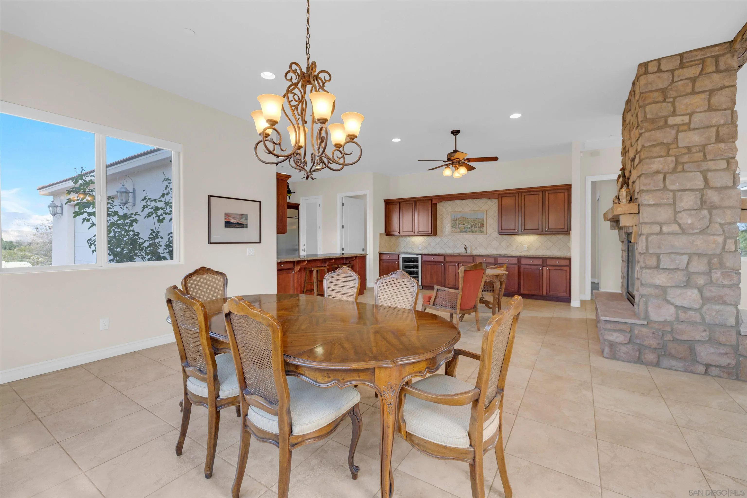 https://cdn.realtyfeed.com/cdn/127/260011361/b4570e1561c00a380627c675e6398c4c.webp
