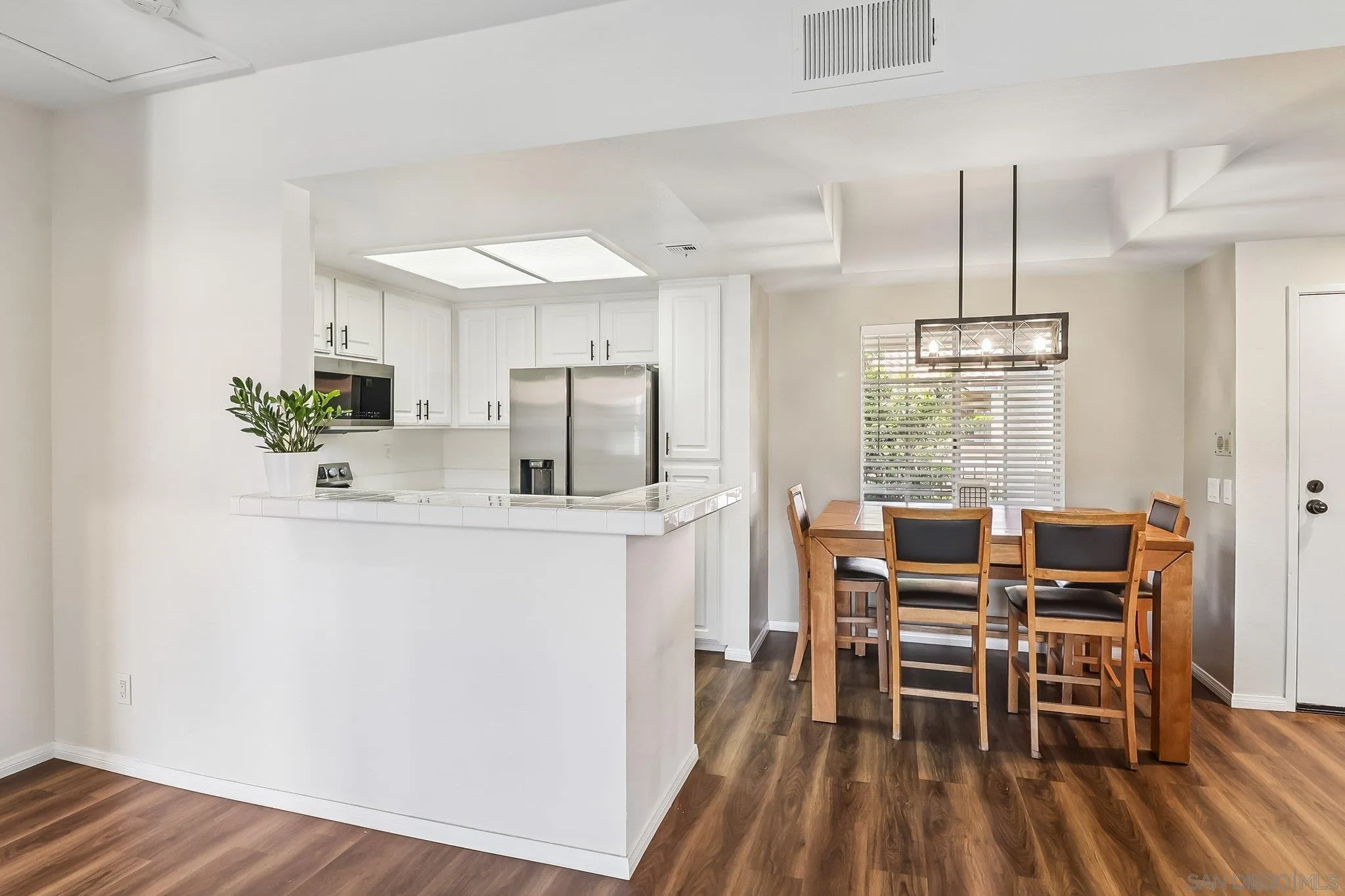 https://cdn.realtyfeed.com/cdn/127/260011363/77f445382d9d76833763d074f0fcc233.webp