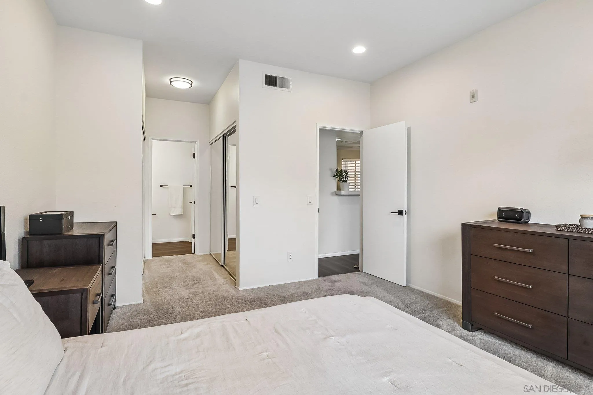 https://cdn.realtyfeed.com/cdn/127/260011363/b74c64abb8495126022b48a8cb73a891.webp