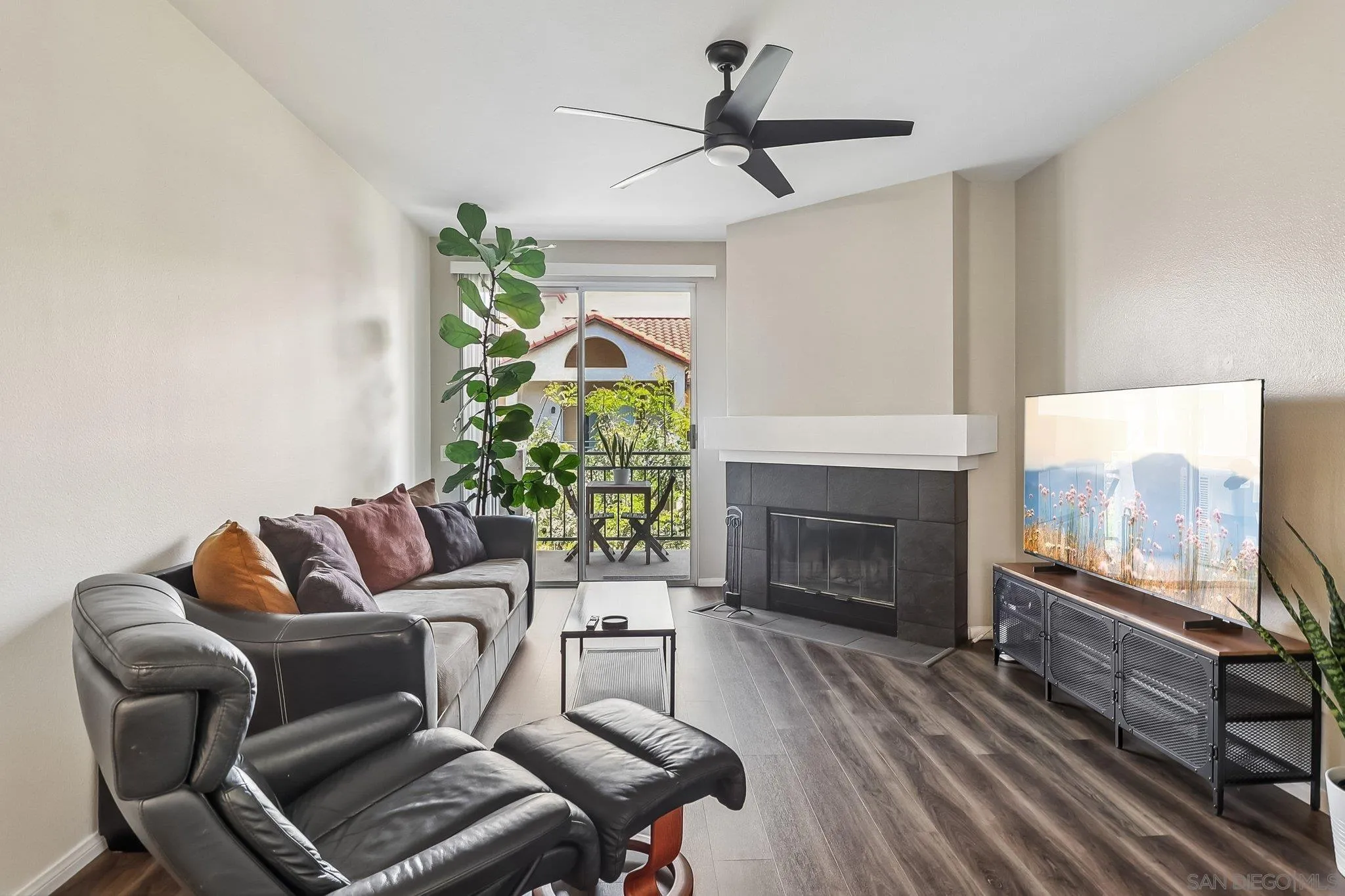 https://cdn.realtyfeed.com/cdn/127/260011363/e6fdbeed22786859c927082f0192e975.webp