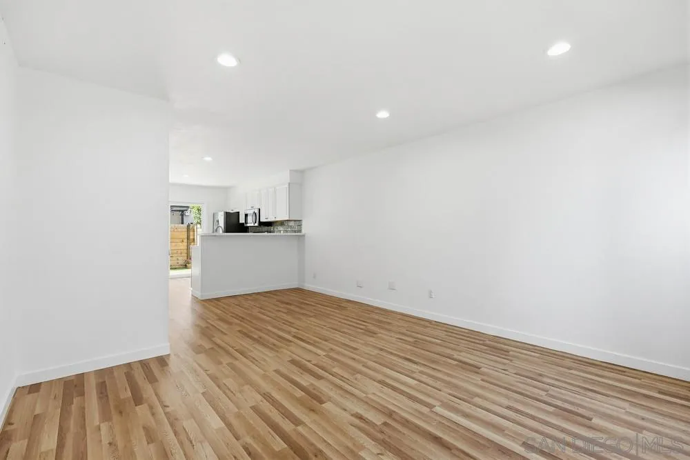 https://cdn.realtyfeed.com/cdn/127/260011364/808958d87e3f464dfe2bfd48733b4e93.webp