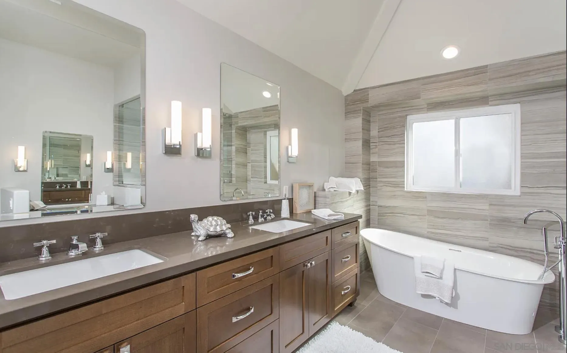 https://cdn.realtyfeed.com/cdn/127/260011366/0ad0a9438265b49884e31258e1ccf98f.webp