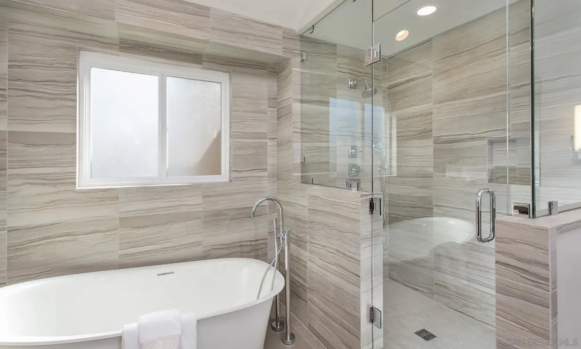 https://cdn.realtyfeed.com/cdn/127/260011366/5ee68baf61d3546defe7a61acd504c38.webp