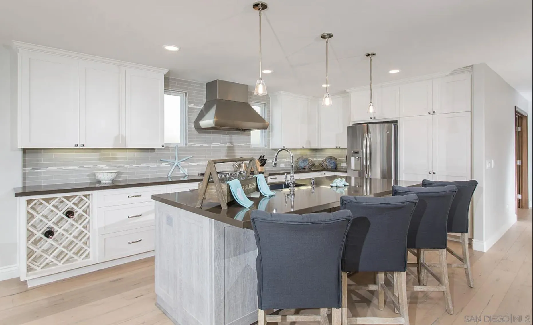https://cdn.realtyfeed.com/cdn/127/260011366/f37a8bd59514df6fd028e04d300a7252.webp
