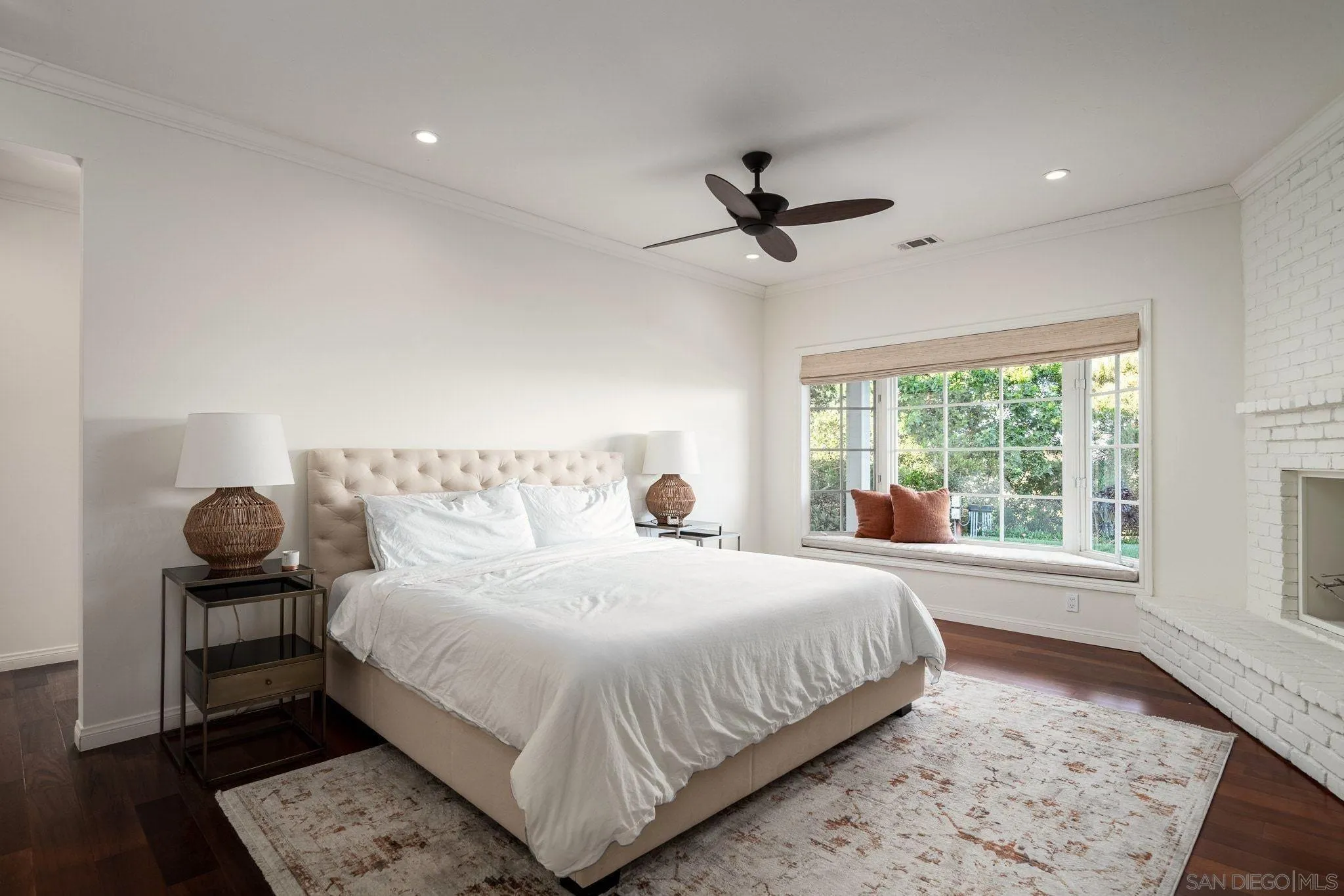 https://cdn.realtyfeed.com/cdn/127/260011369/1eeef543b536733c2e46606cc4ec1cf9.webp