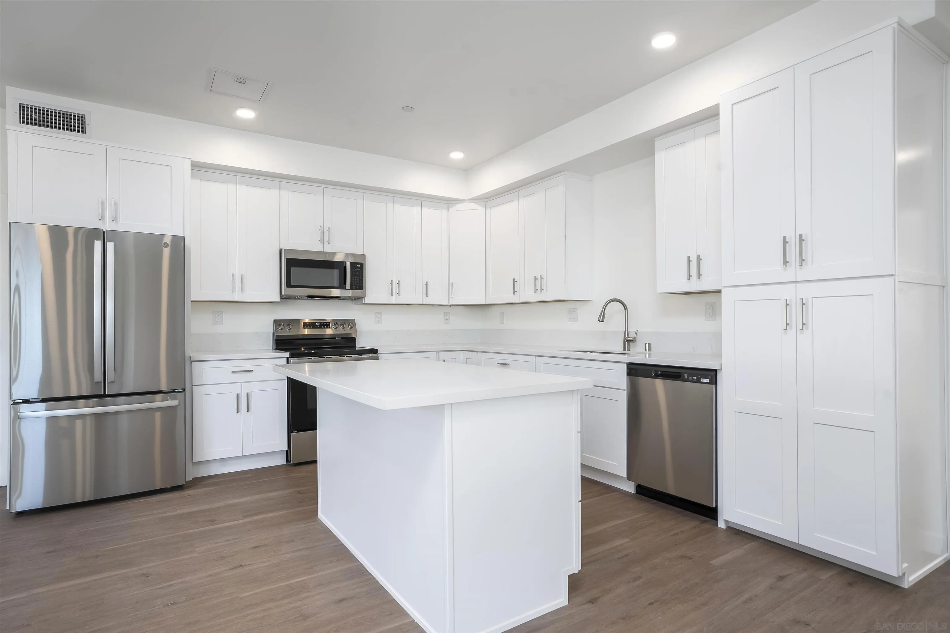 1815 La Siesta, National City, CA 91950