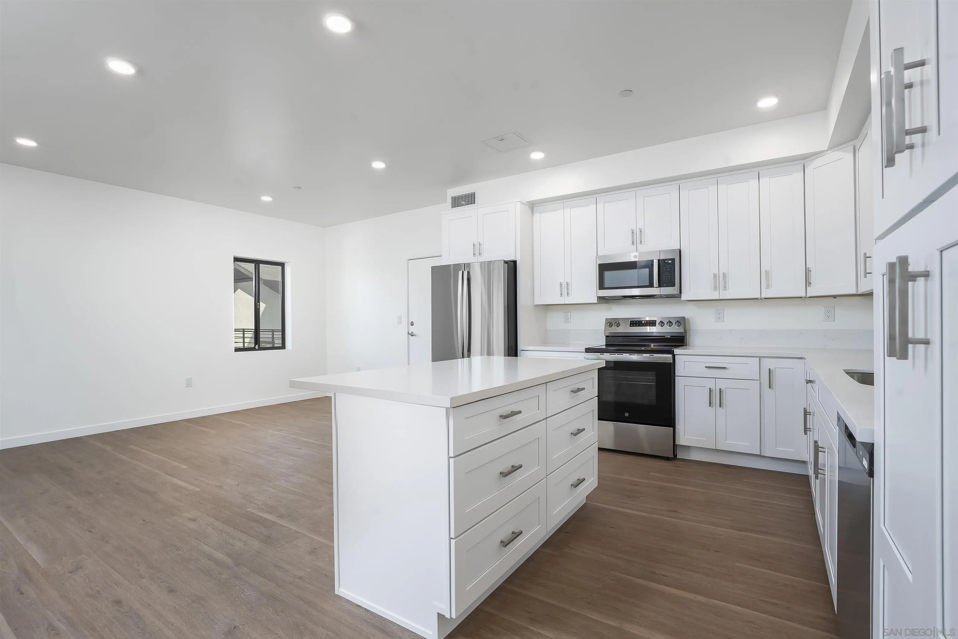 1815 La Siesta, National City, CA 91950
