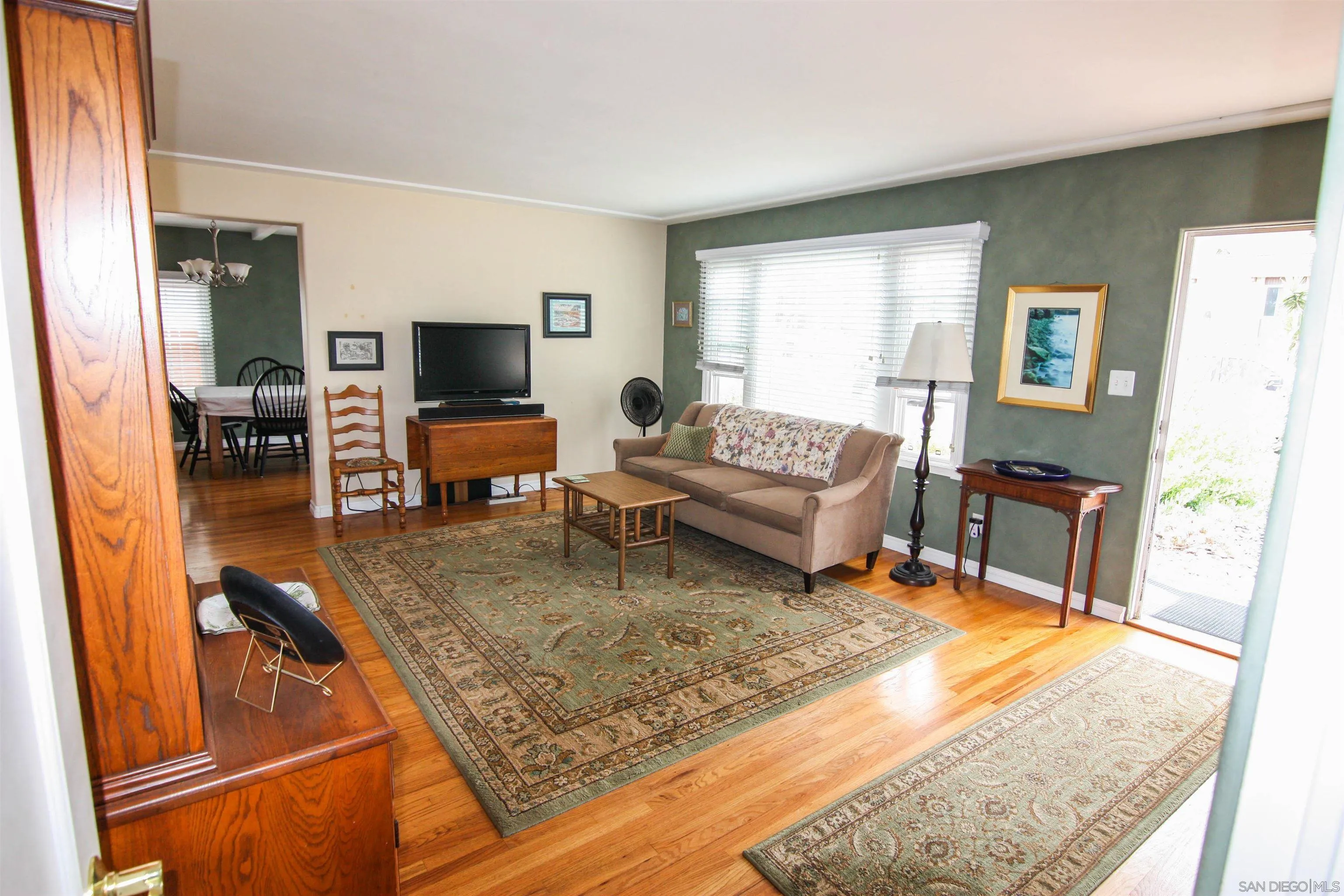 https://cdn.realtyfeed.com/cdn/127/260011379/d4c3cb879fa1fa3e90b0801e3a8969b0.webp