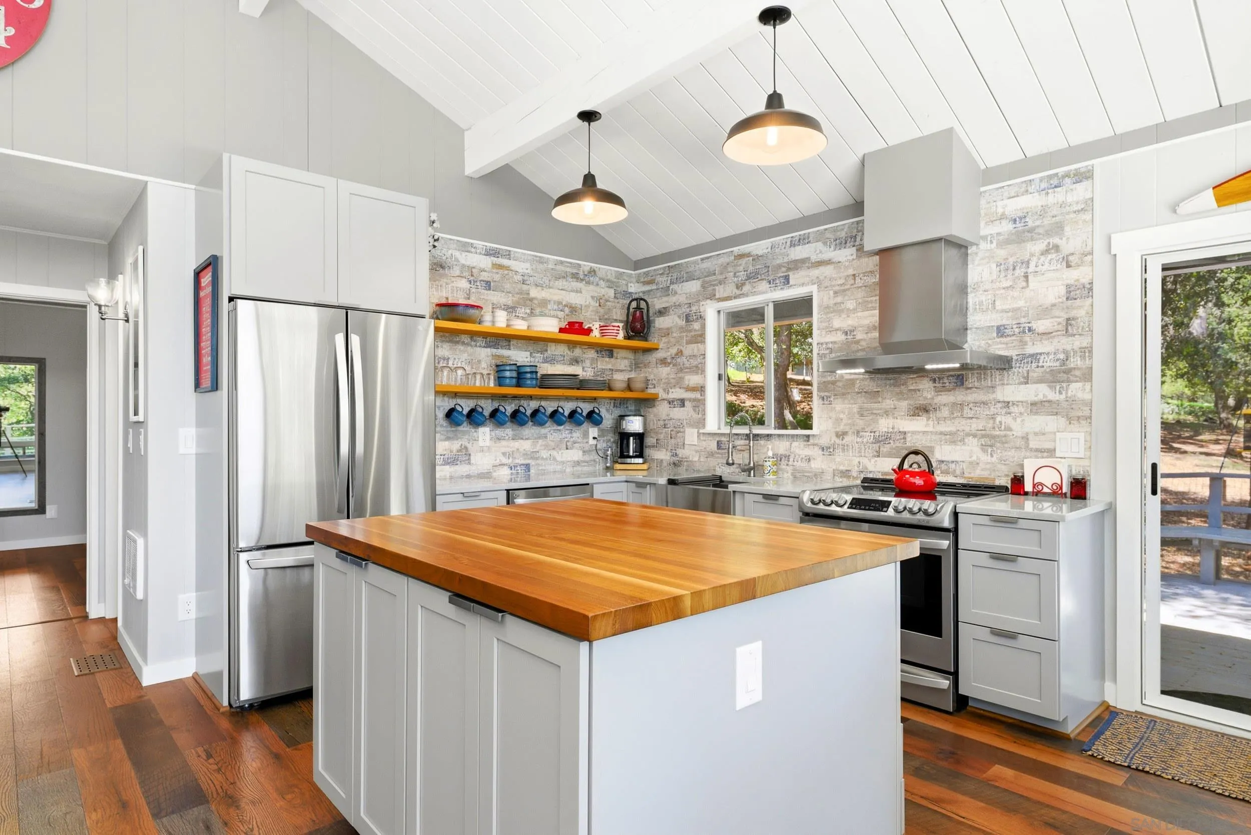 https://cdn.realtyfeed.com/cdn/127/260011380/371a1c5a1795a65e5553402c196f79df.webp