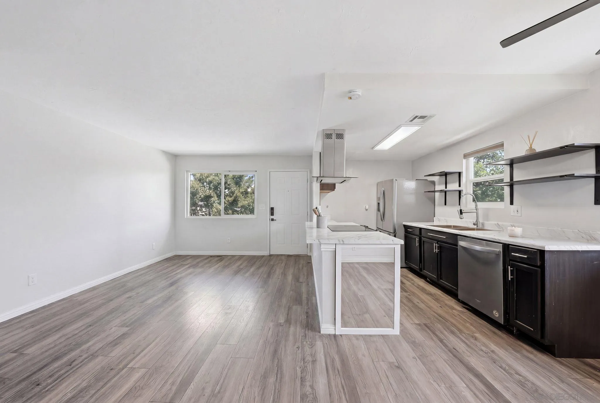 https://cdn.realtyfeed.com/cdn/127/260011381/acaab8c42eef3731134df33ff6f3e907.webp