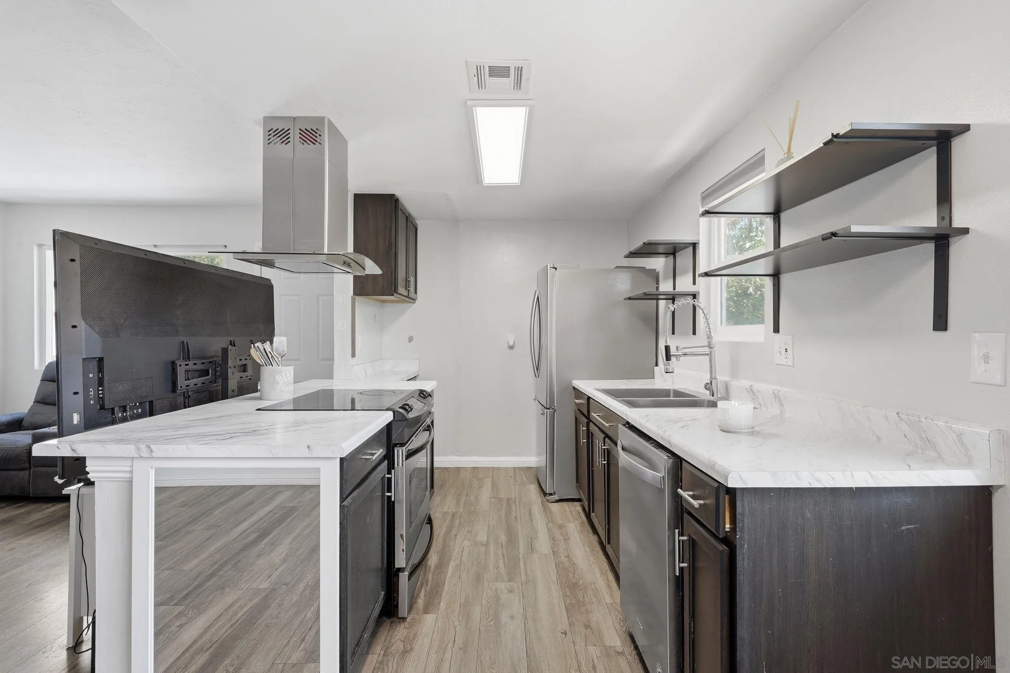https://cdn.realtyfeed.com/cdn/127/260011381/bfc5b3894f80ff200af72d34d751ae45.webp