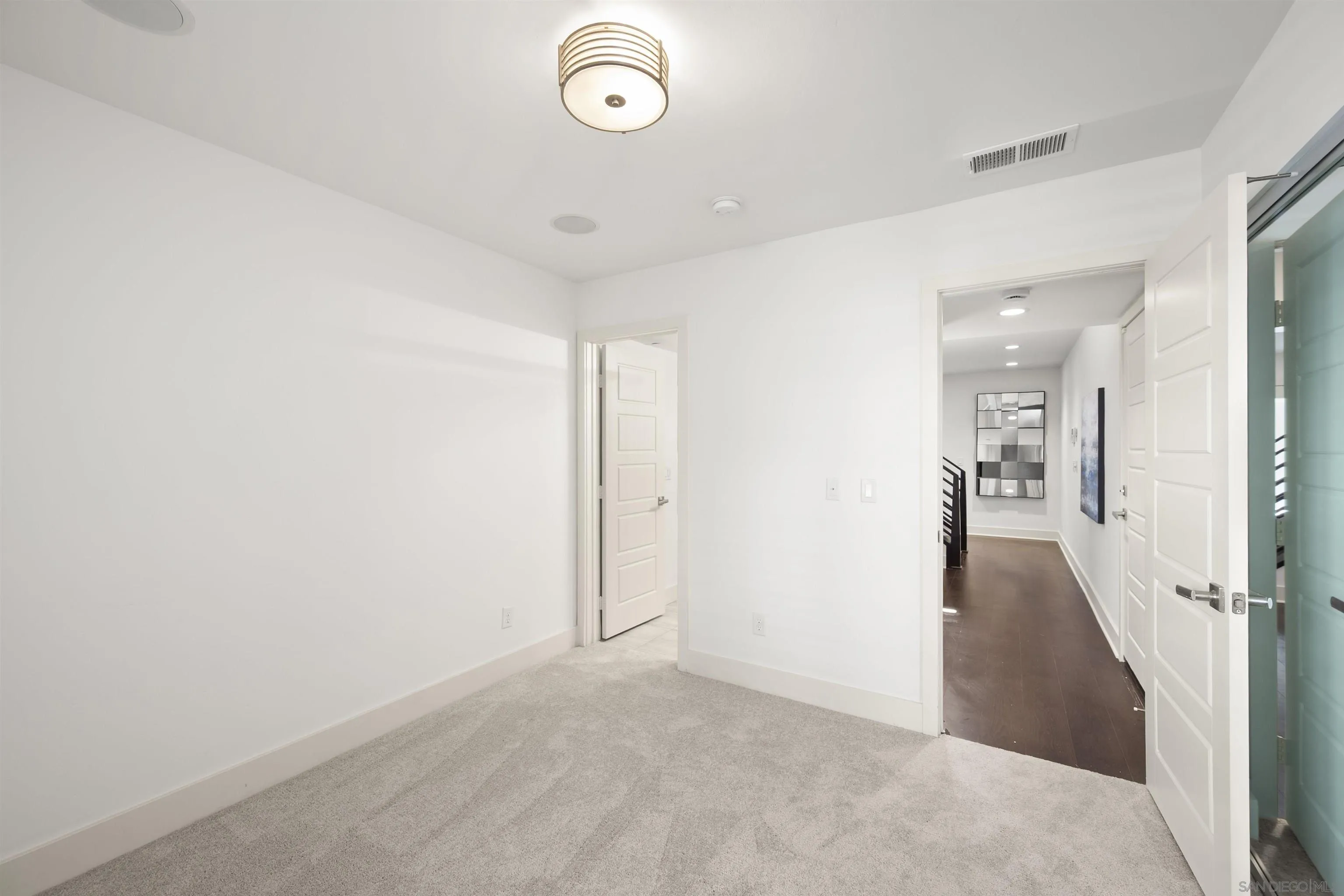 Photo #11: 260011387 Listing: Photo #11
