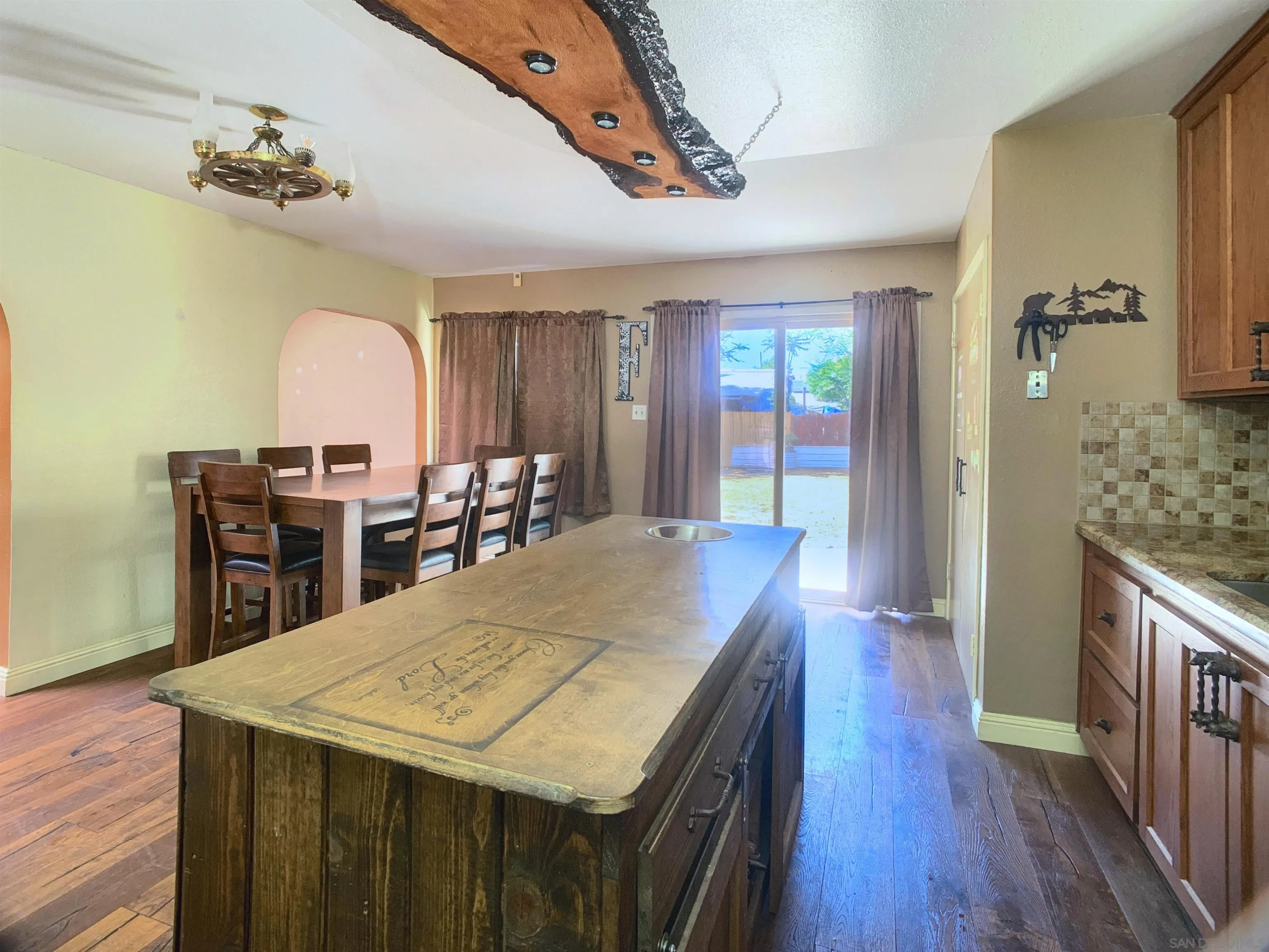 https://cdn.realtyfeed.com/cdn/127/260011390/c577f8070c64cb14226cada397fc4ced.webp