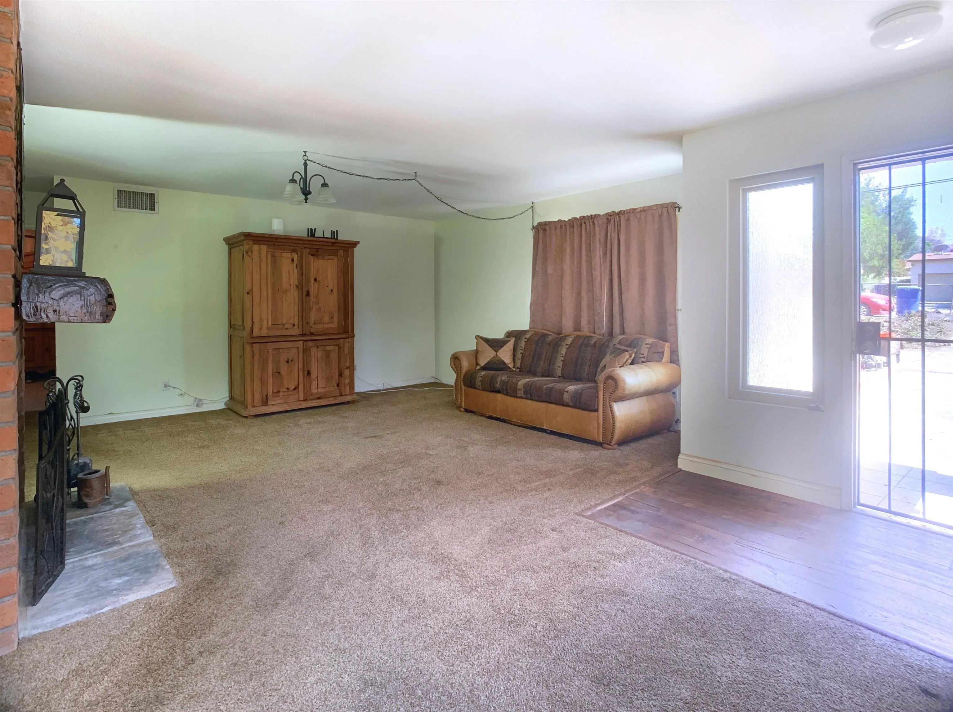 https://cdn.realtyfeed.com/cdn/127/260011390/d3f38c742e05222ee10f8c285a8debc4.webp