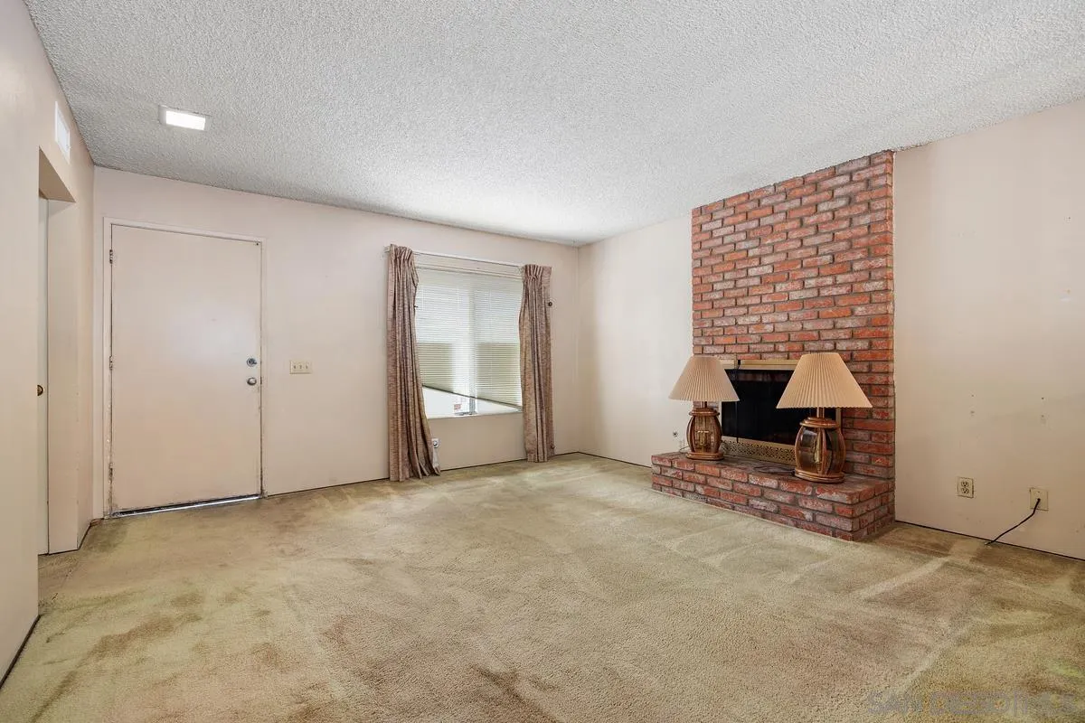 https://cdn.realtyfeed.com/cdn/127/260011391/044641778c2f926a6aef848250dc36de.webp