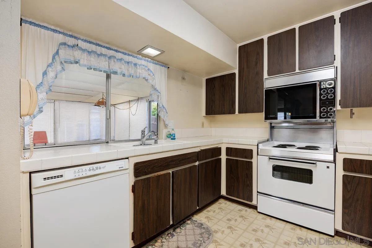 https://cdn.realtyfeed.com/cdn/127/260011391/ebaa77764e96b10470403cbc88bd880c.webp
