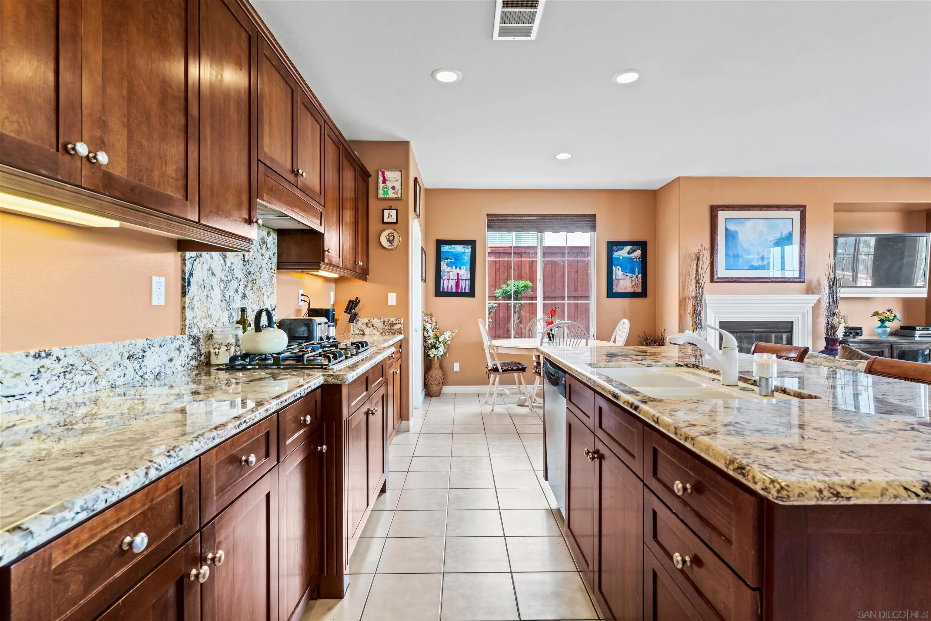 https://cdn.realtyfeed.com/cdn/127/260011392/1edac443ac71c4bd49c67b7603eadb5a.webp