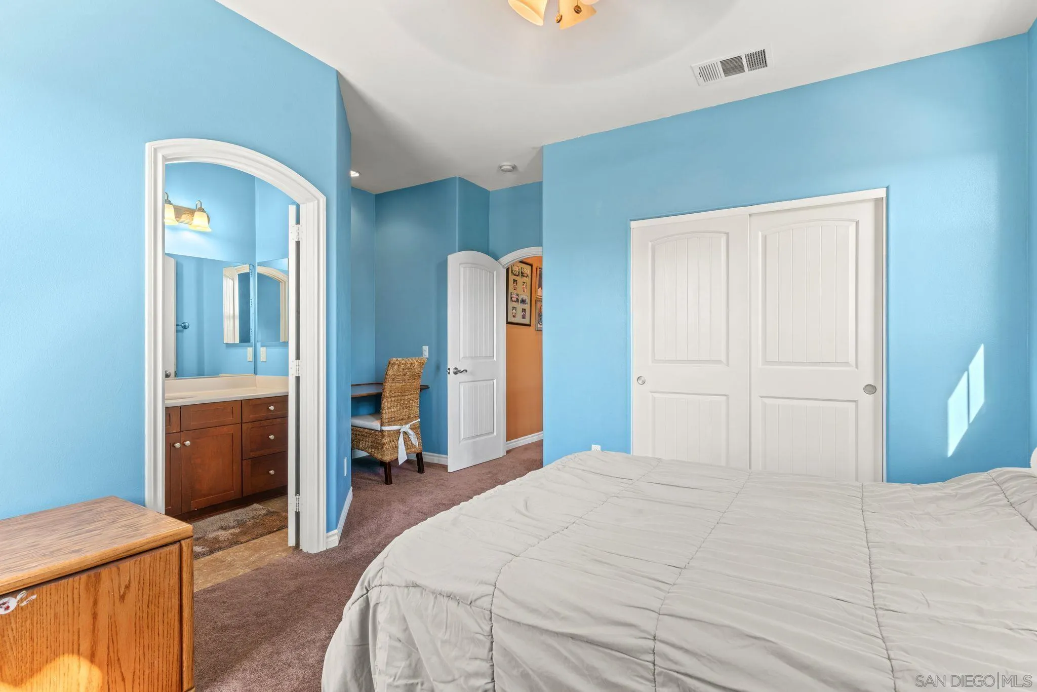 https://cdn.realtyfeed.com/cdn/127/260011392/5d39a35decfef0d218c922dc1db427c3.webp
