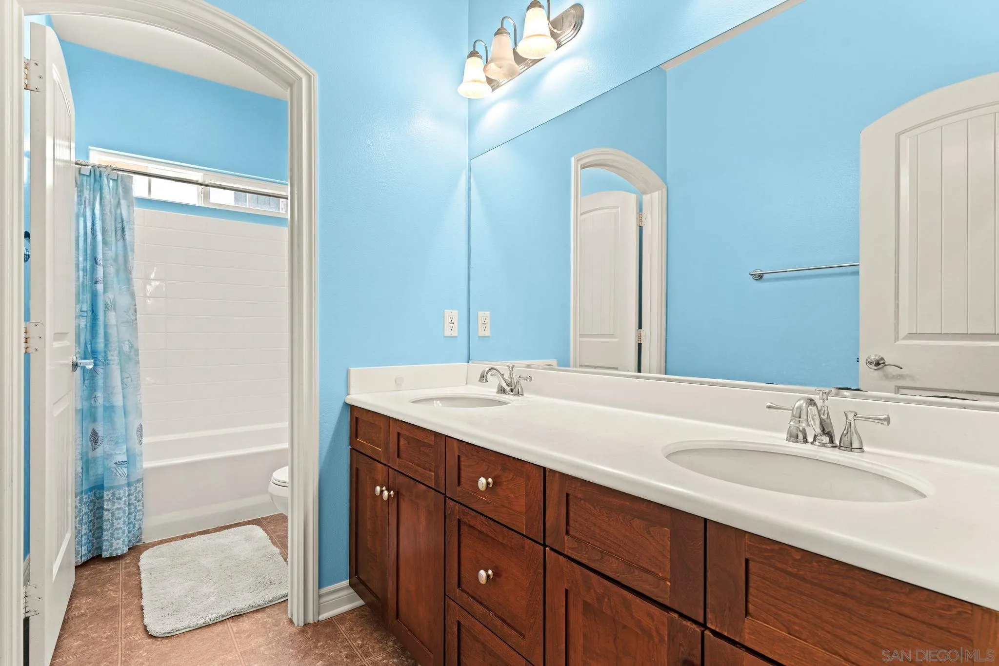 https://cdn.realtyfeed.com/cdn/127/260011392/e322ad0db7756aadcc2bd934ac42b993.webp