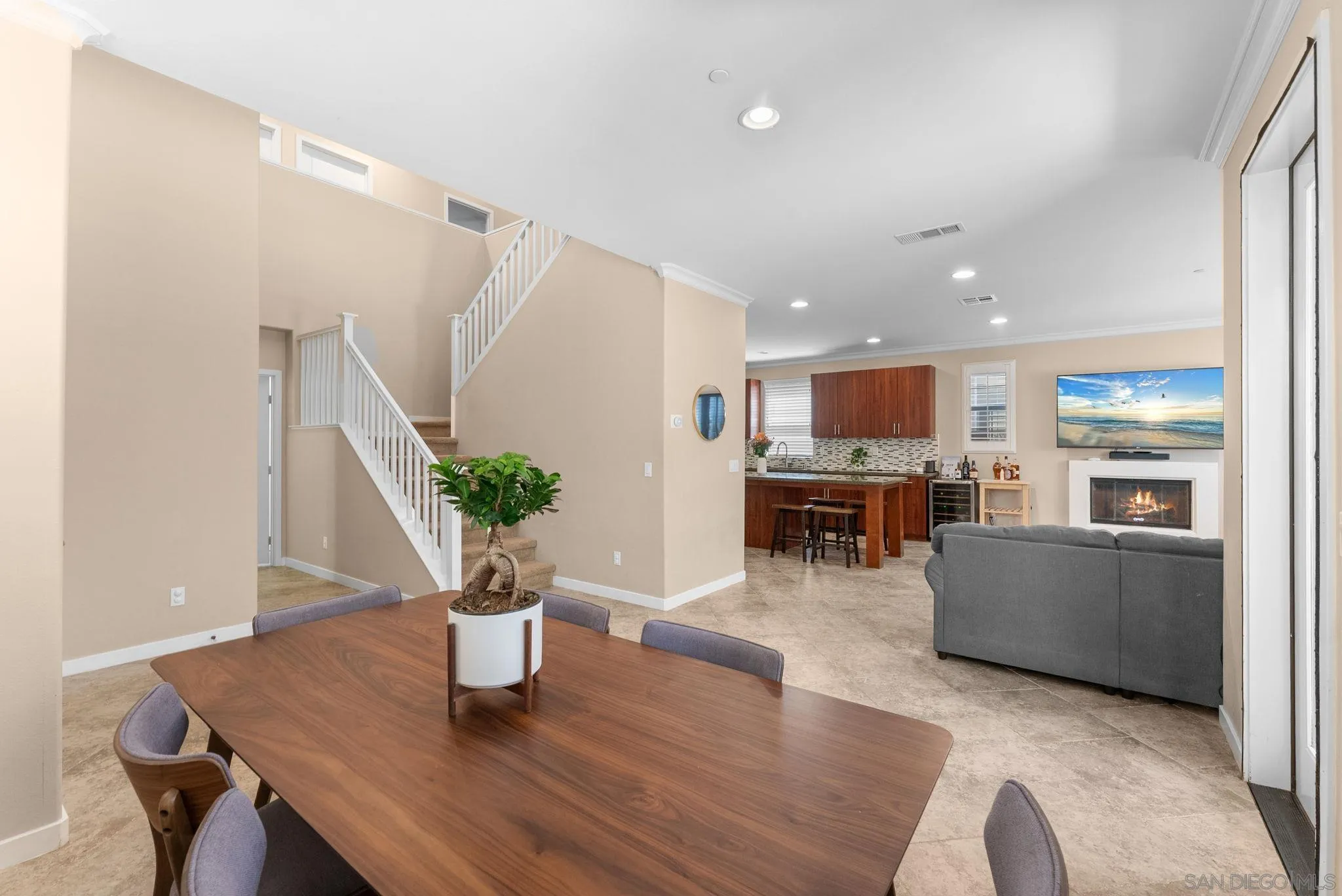 https://cdn.realtyfeed.com/cdn/127/260011397/14a1a0f0fc94596e7f9ad5106728b7d6.webp