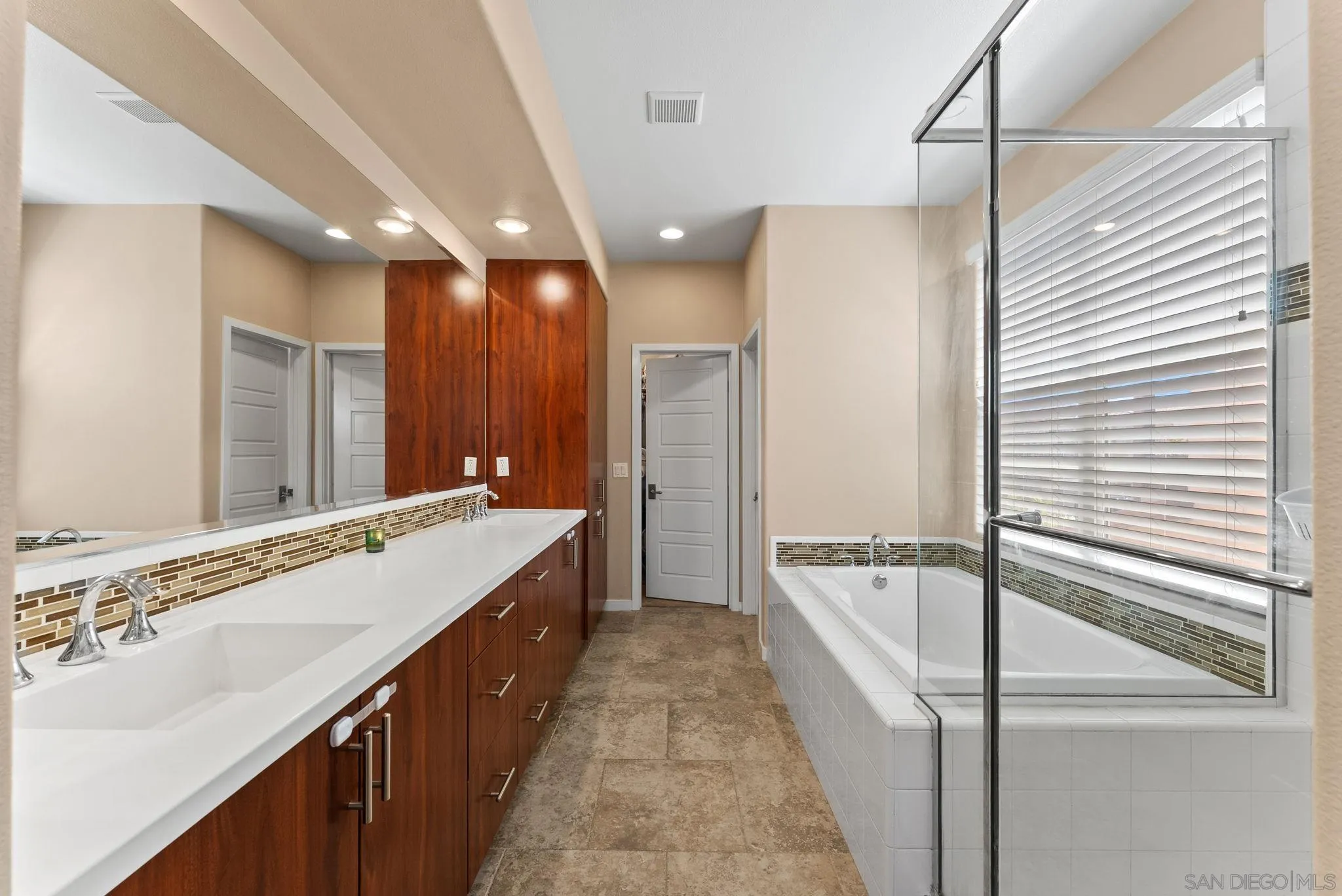 https://cdn.realtyfeed.com/cdn/127/260011397/2fcab58b9dcd942d177804f8a9b46223.webp