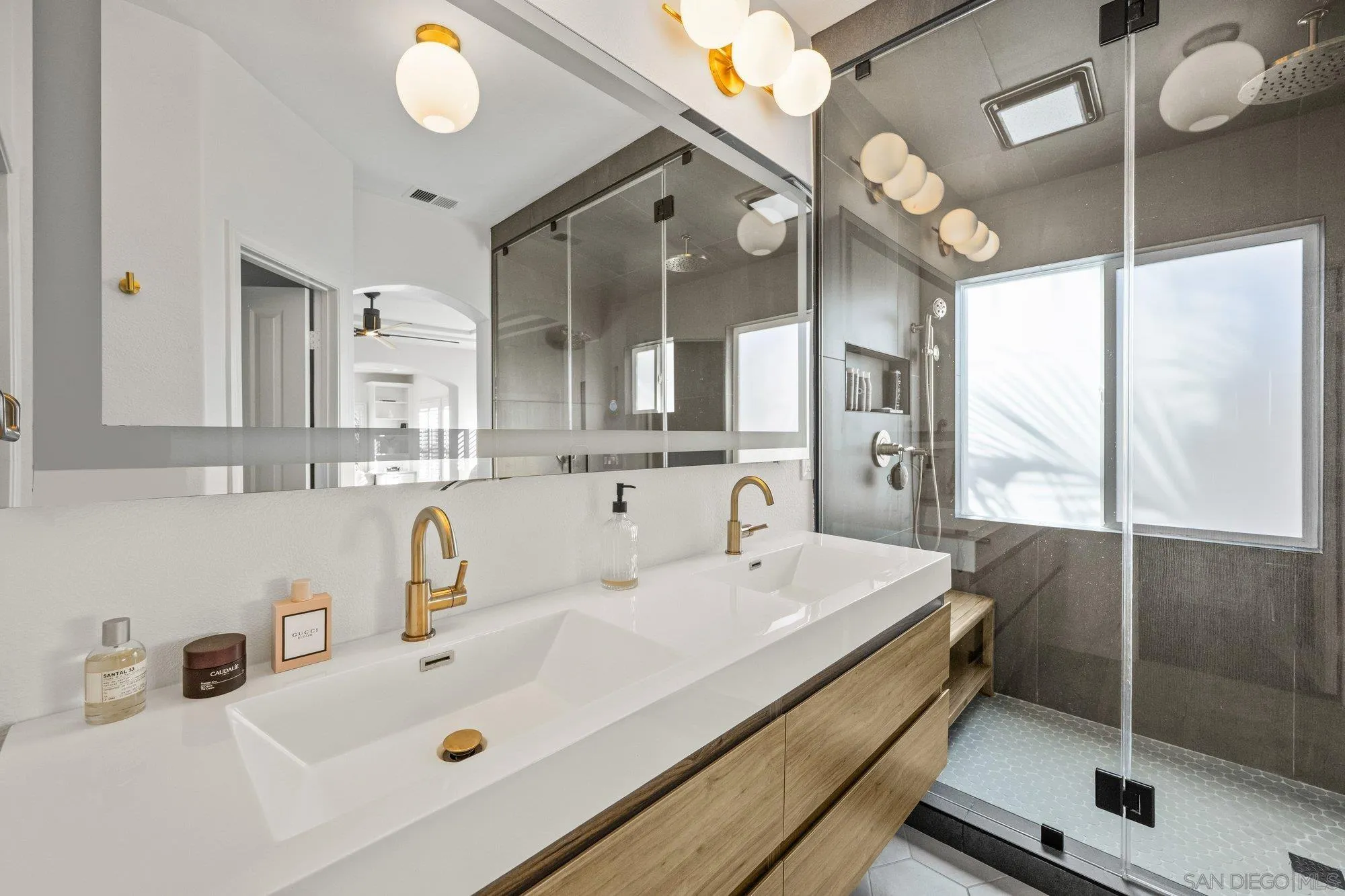 https://cdn.realtyfeed.com/cdn/127/260011398/10ab9b7b4b4f7d1e7de61d91275b3620.webp