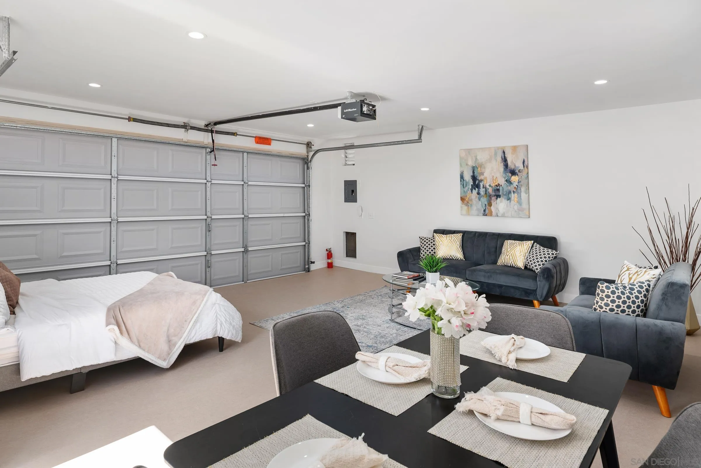 https://cdn.realtyfeed.com/cdn/127/260011399/82f172086d3a1ac684a358398ec81fc9.webp