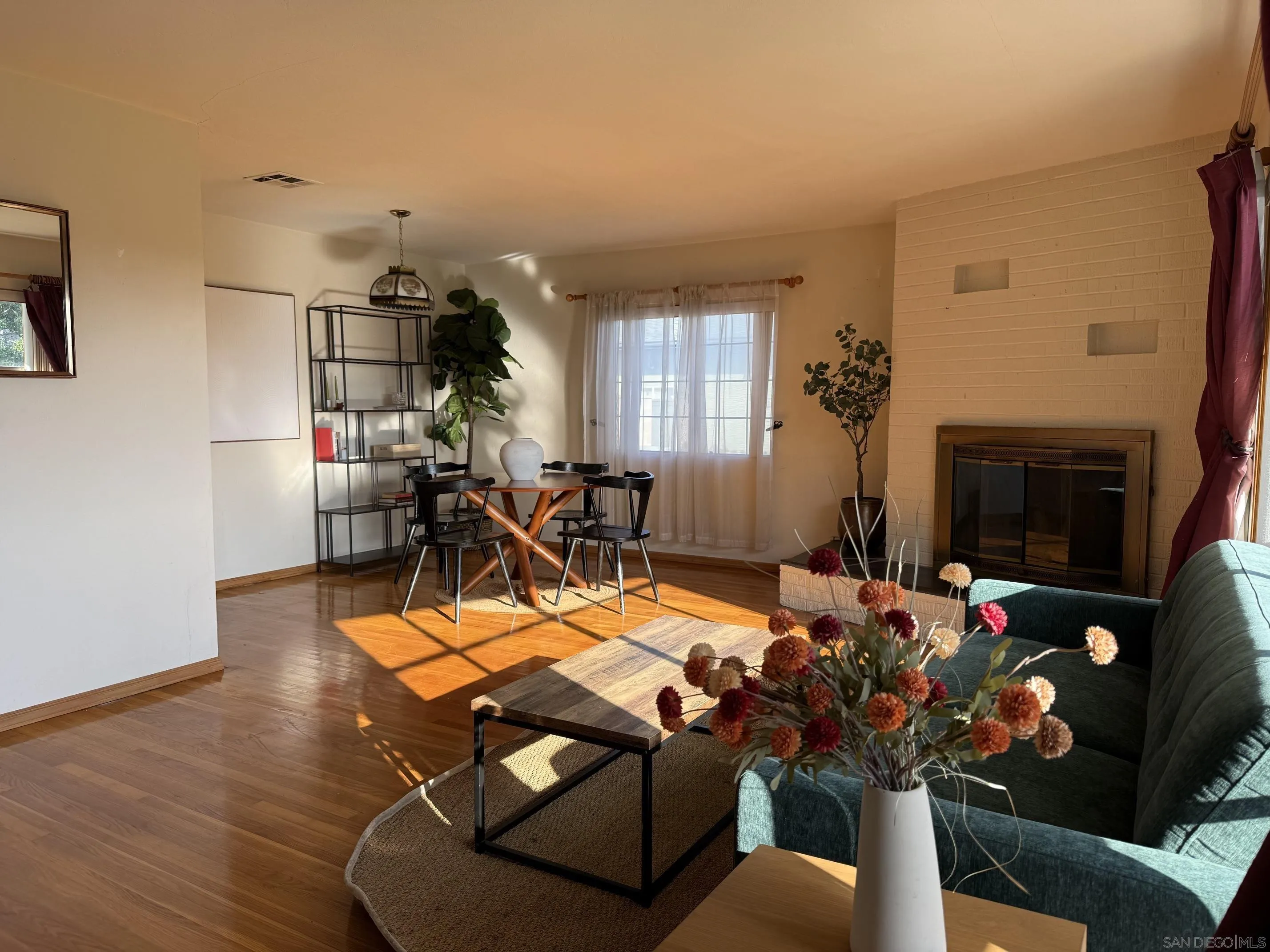 https://cdn.realtyfeed.com/cdn/127/260011400/1f9be0dcc11c3131e8cf47c56d389eca.webp