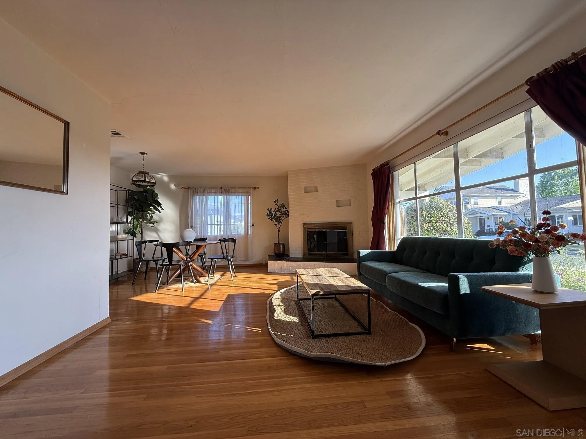 https://cdn.realtyfeed.com/cdn/127/260011400/6b7fba216de2111a84054d5d96d73afb.webp