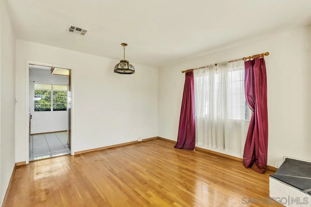 https://cdn.realtyfeed.com/cdn/127/260011400/aa09677ea57331c8675cbf99c9453bc8.webp