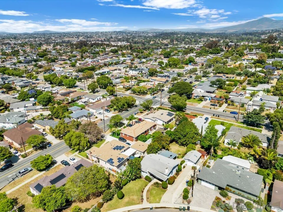 https://cdn.realtyfeed.com/cdn/127/260011400/f5d7587f07aece440516819c6344ba39.webp