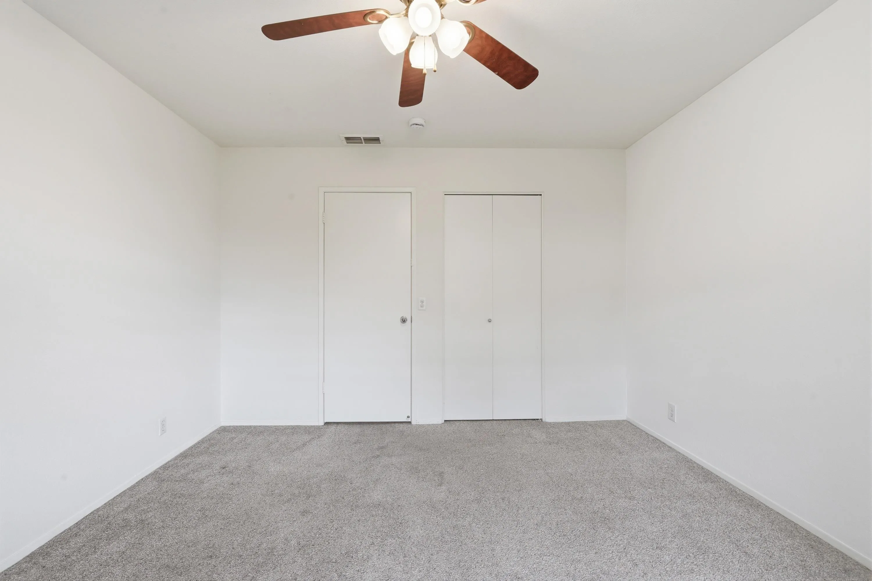 https://cdn.realtyfeed.com/cdn/127/260011404/04525940279b8ad67e583afb475731b4.webp