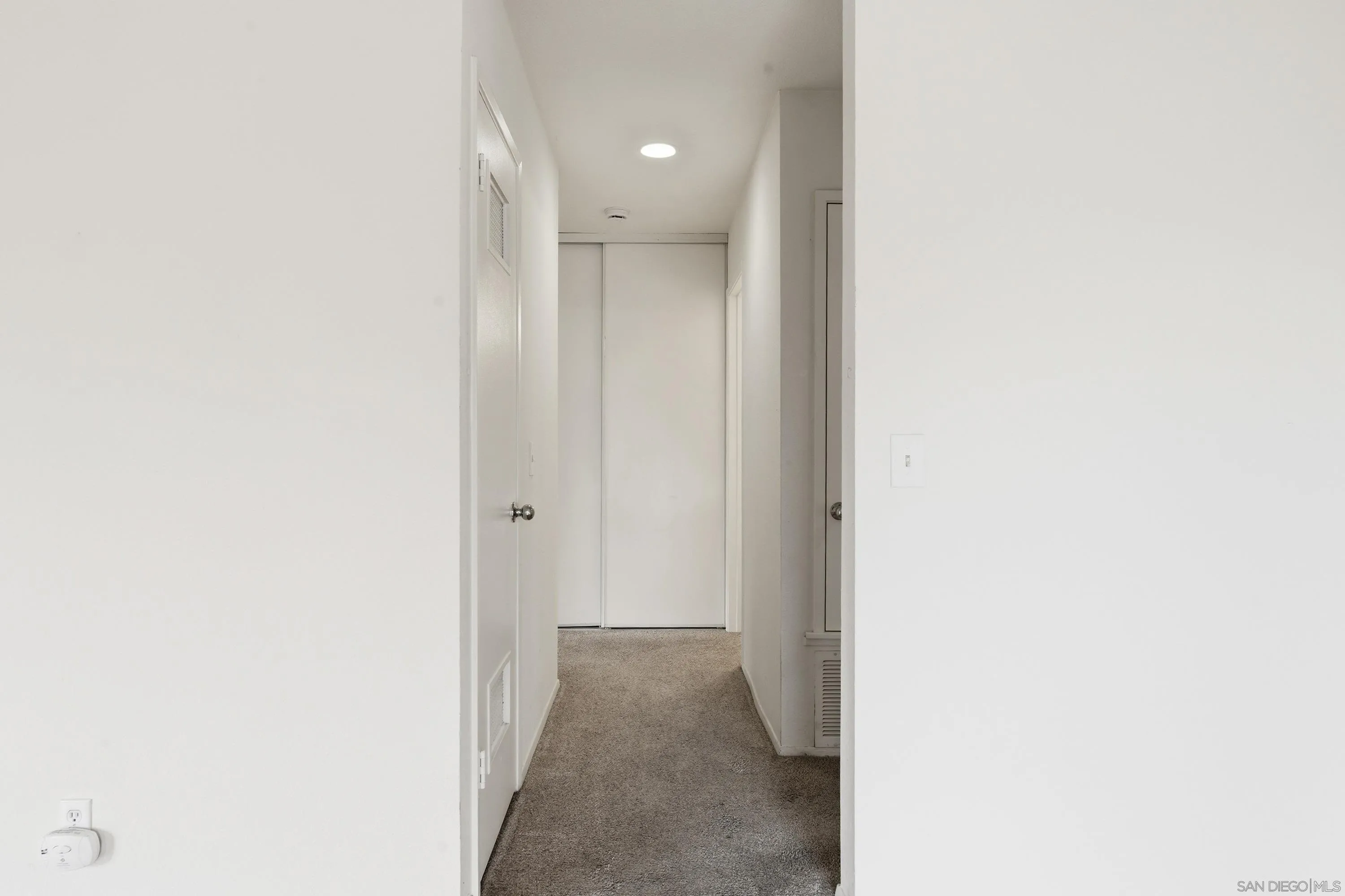 https://cdn.realtyfeed.com/cdn/127/260011404/205f21f6a08d30572ebcf290ad24b117.webp